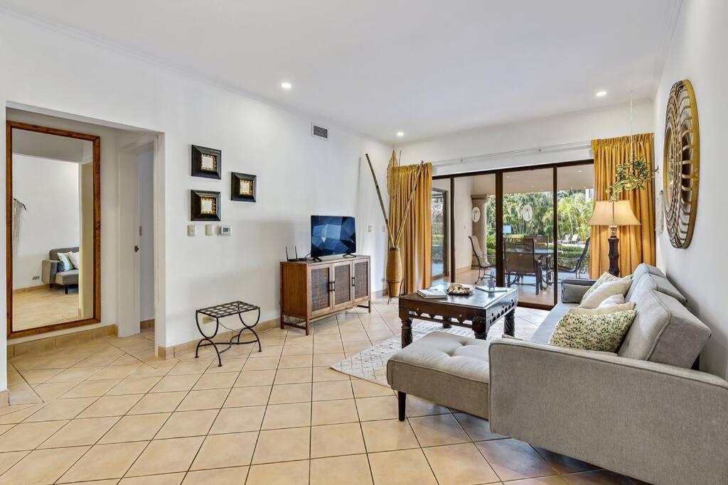 SR9 Luxury Condo Across the Street from Beach