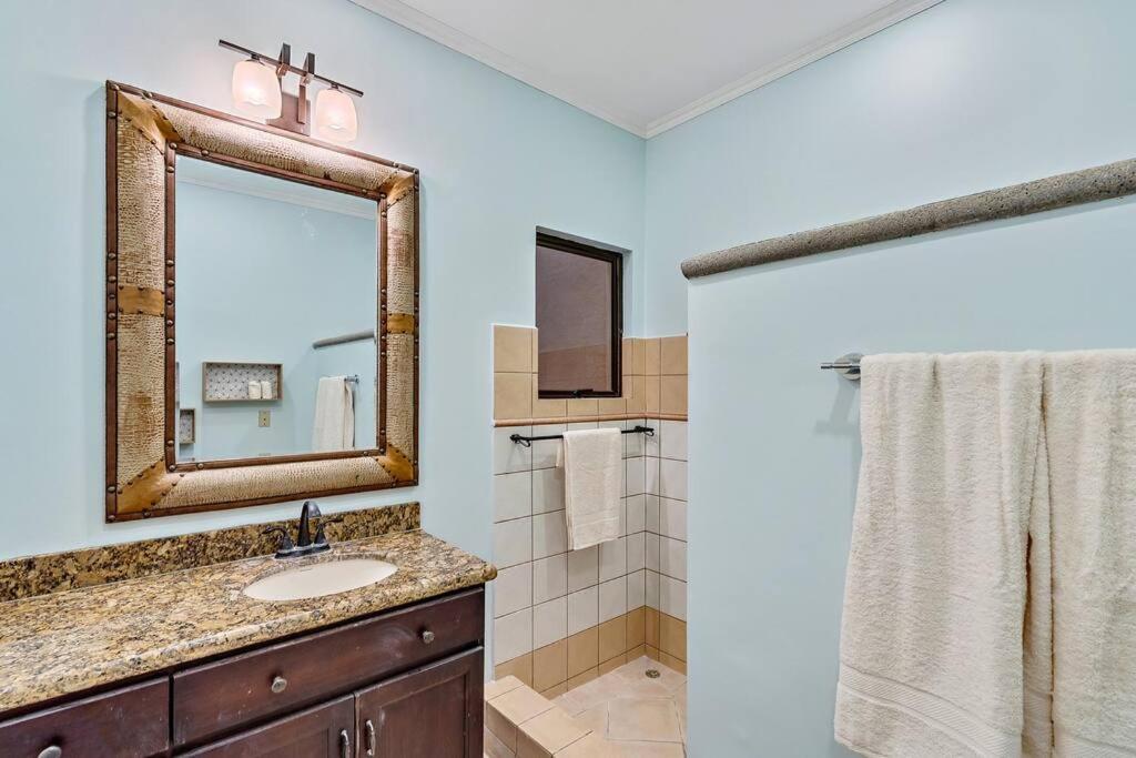 SR9 Luxury Condo Across the Street from Beach