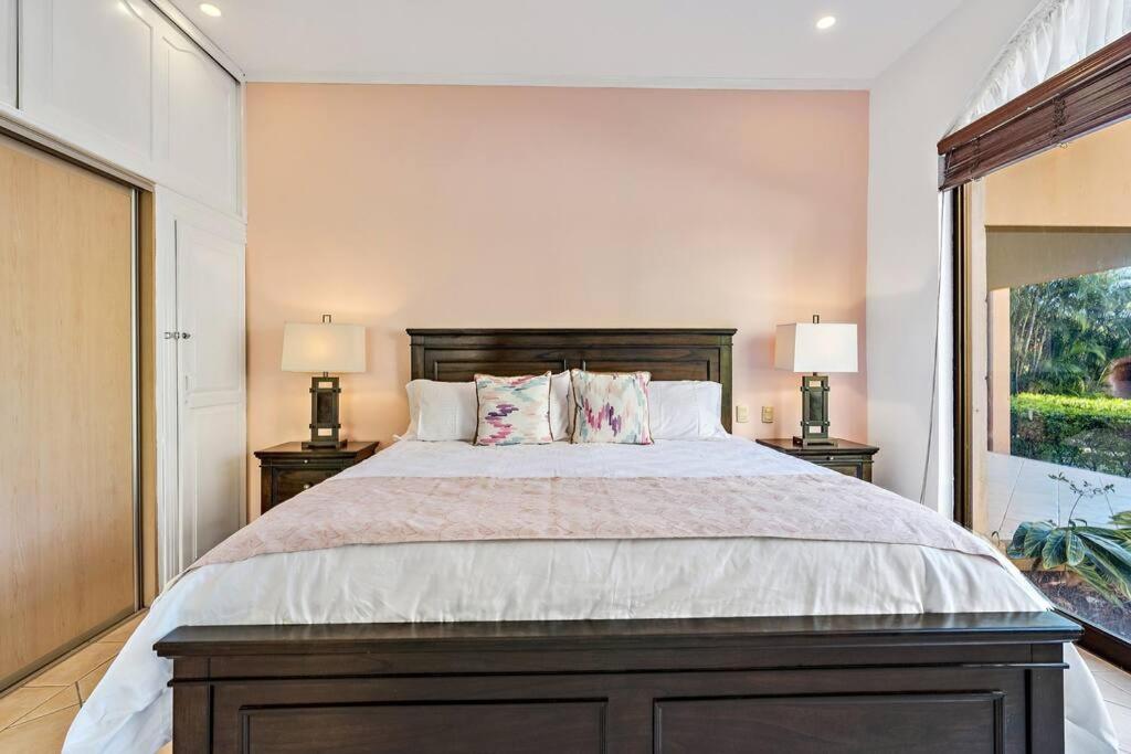 SR9 Luxury Condo Across the Street from Beach