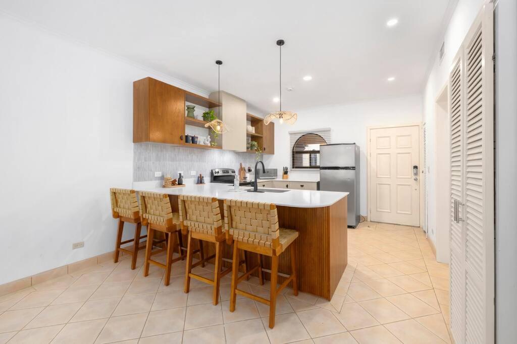 SR9 Luxury Condo Across the Street from Beach