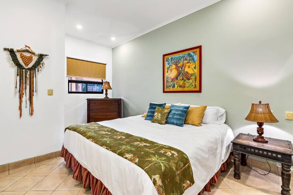 SR9 Luxury Condo Across the Street from Beach