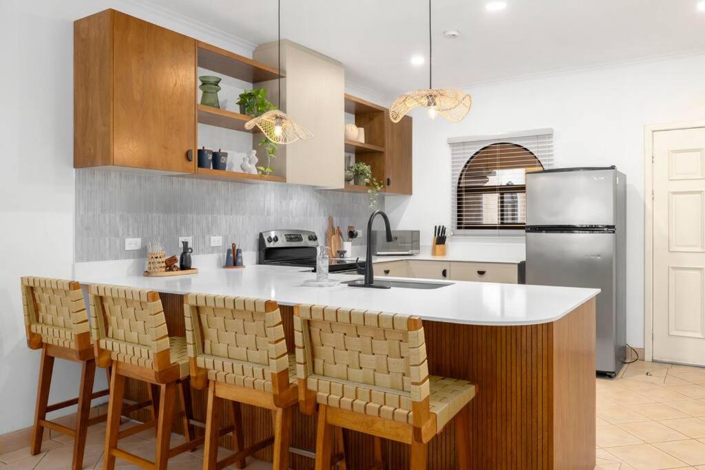SR9 Luxury Condo Across the Street from Beach