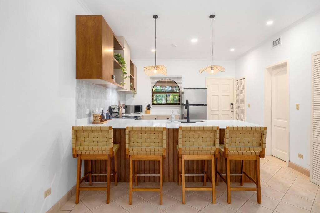 SR9 Luxury Condo Across the Street from Beach