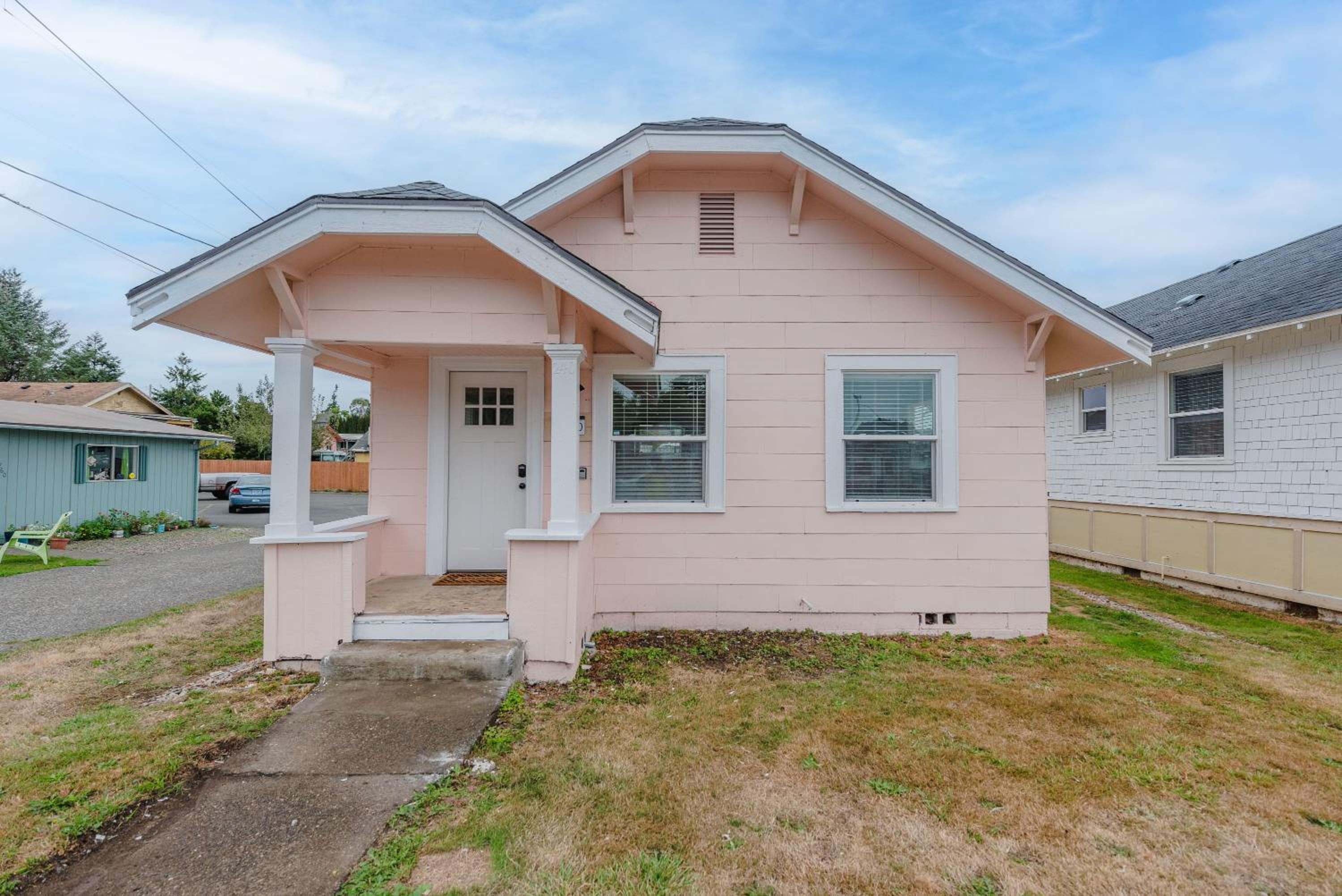 #StayInMyDistrict Coos Bay Primrose Cottage view 3