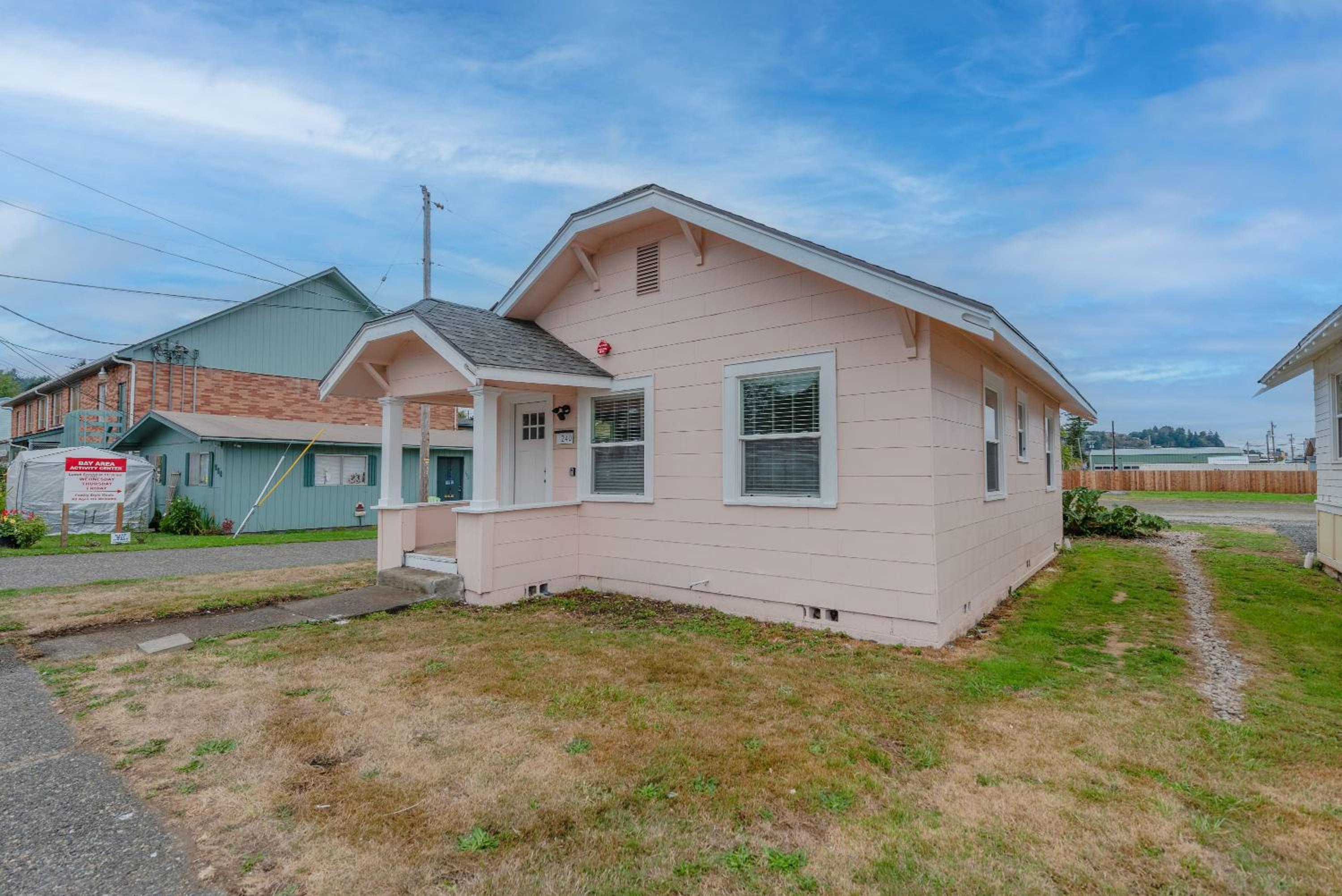 #StayInMyDistrict Coos Bay Primrose Cottage view 5