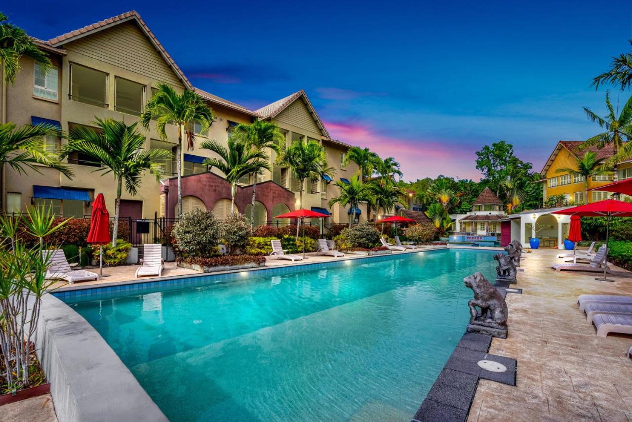 Linaria Lakes - Resort Style living