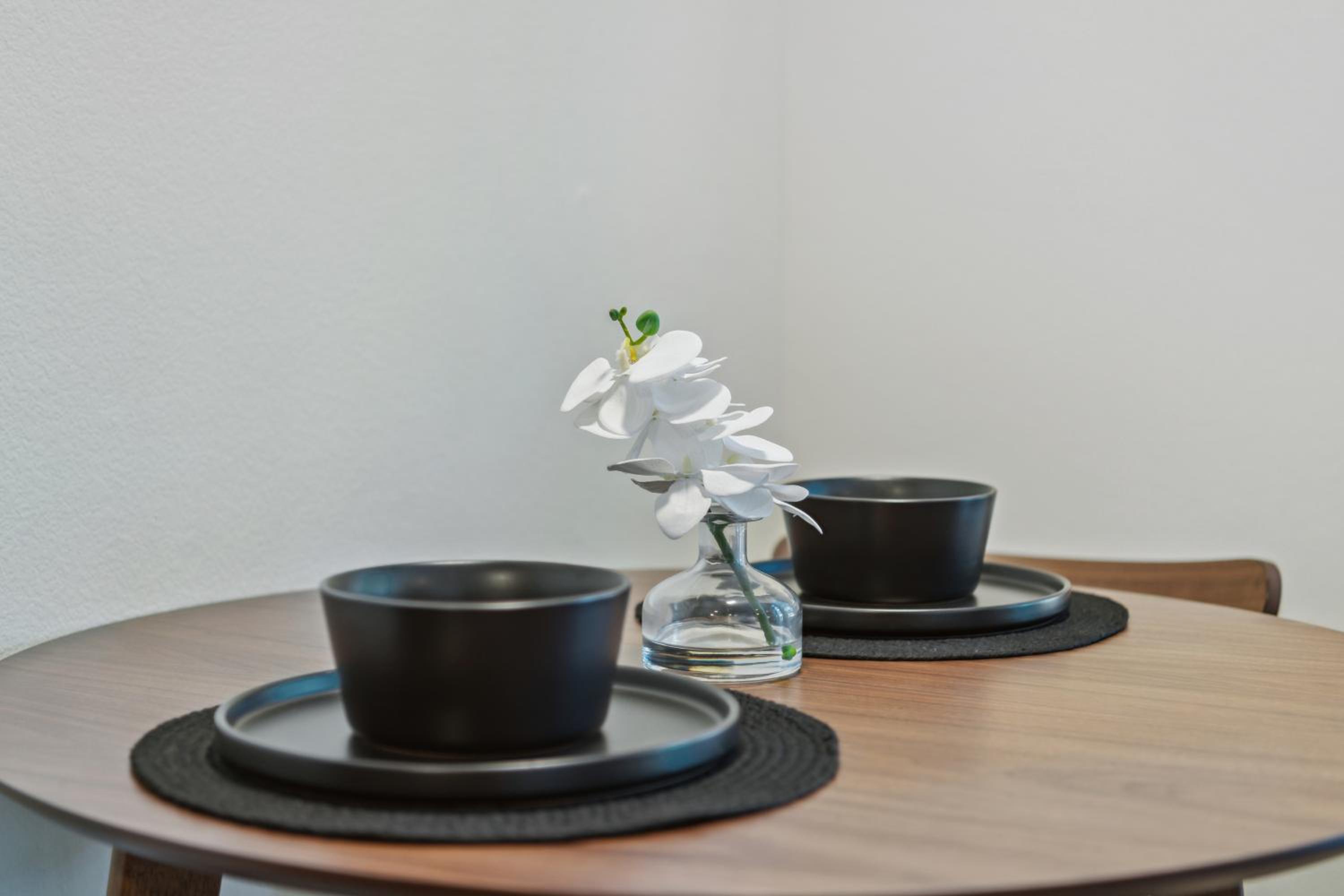 Amazing Uptown Apartment Free Parking Pet Friendly - Property Image 6