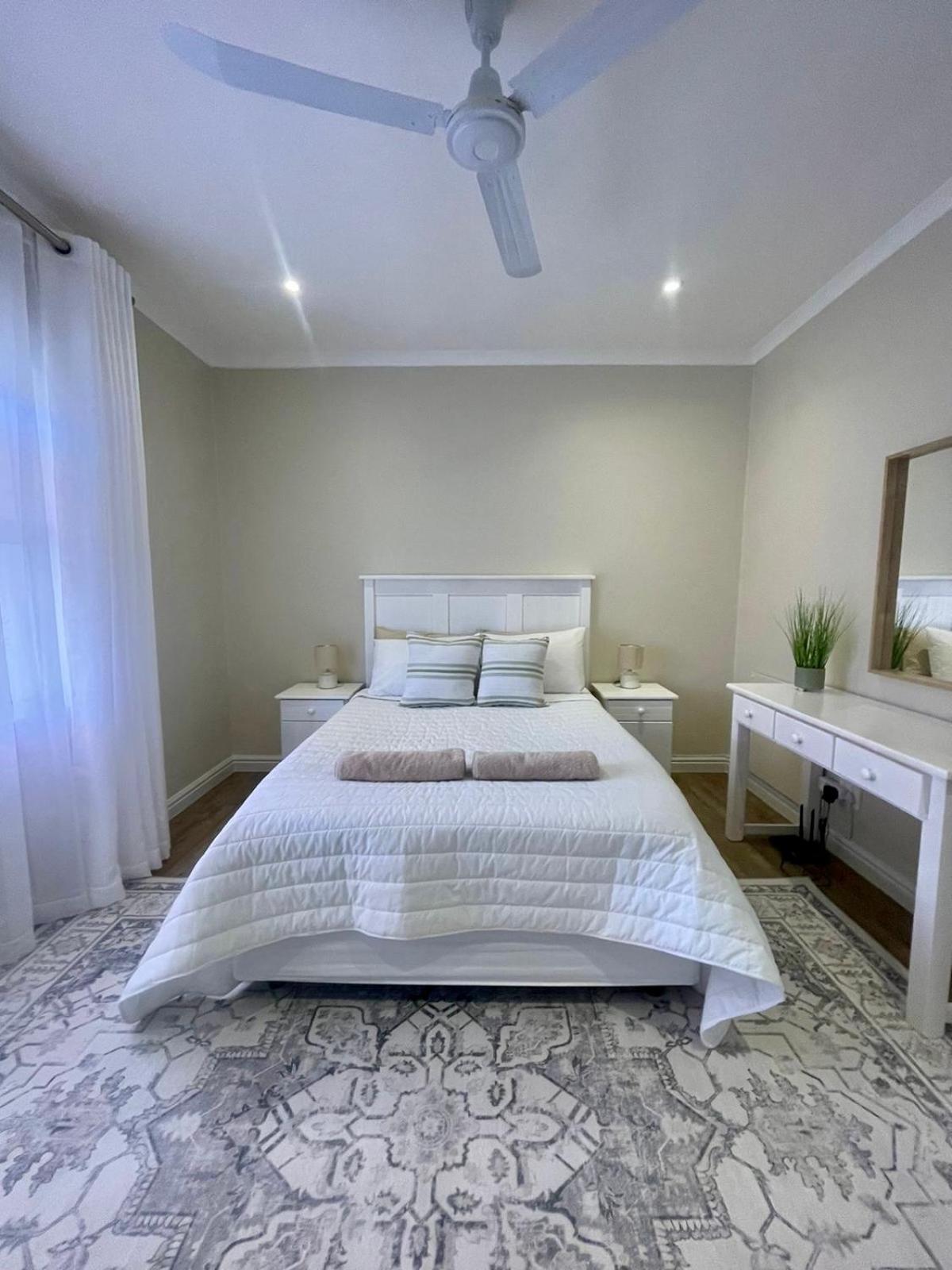 Mossel Bay Self Catering - Near Bayview Centre & Hospital