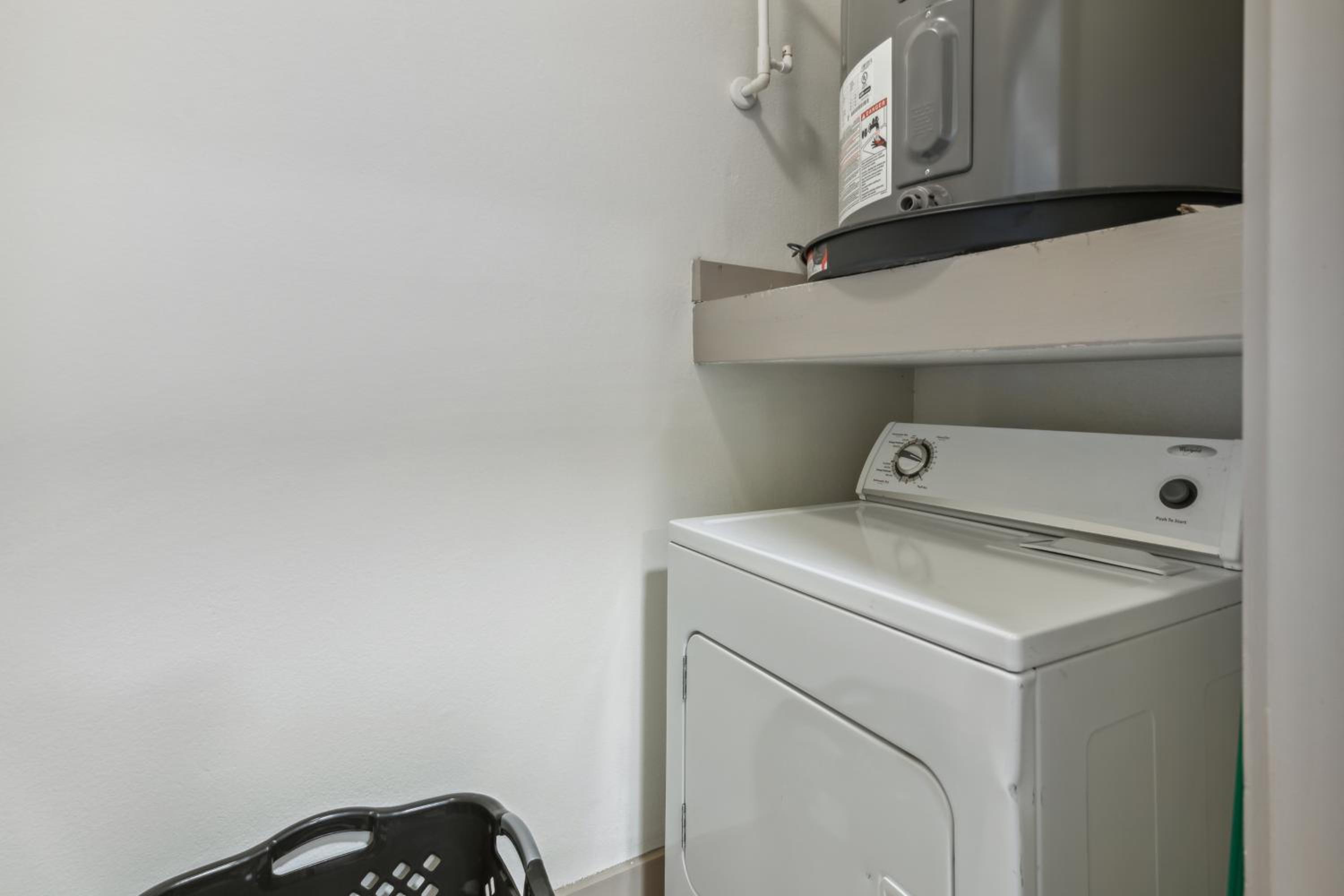 Amazing Uptown Apartment Free Parking Pet Friendly - Property Image 10