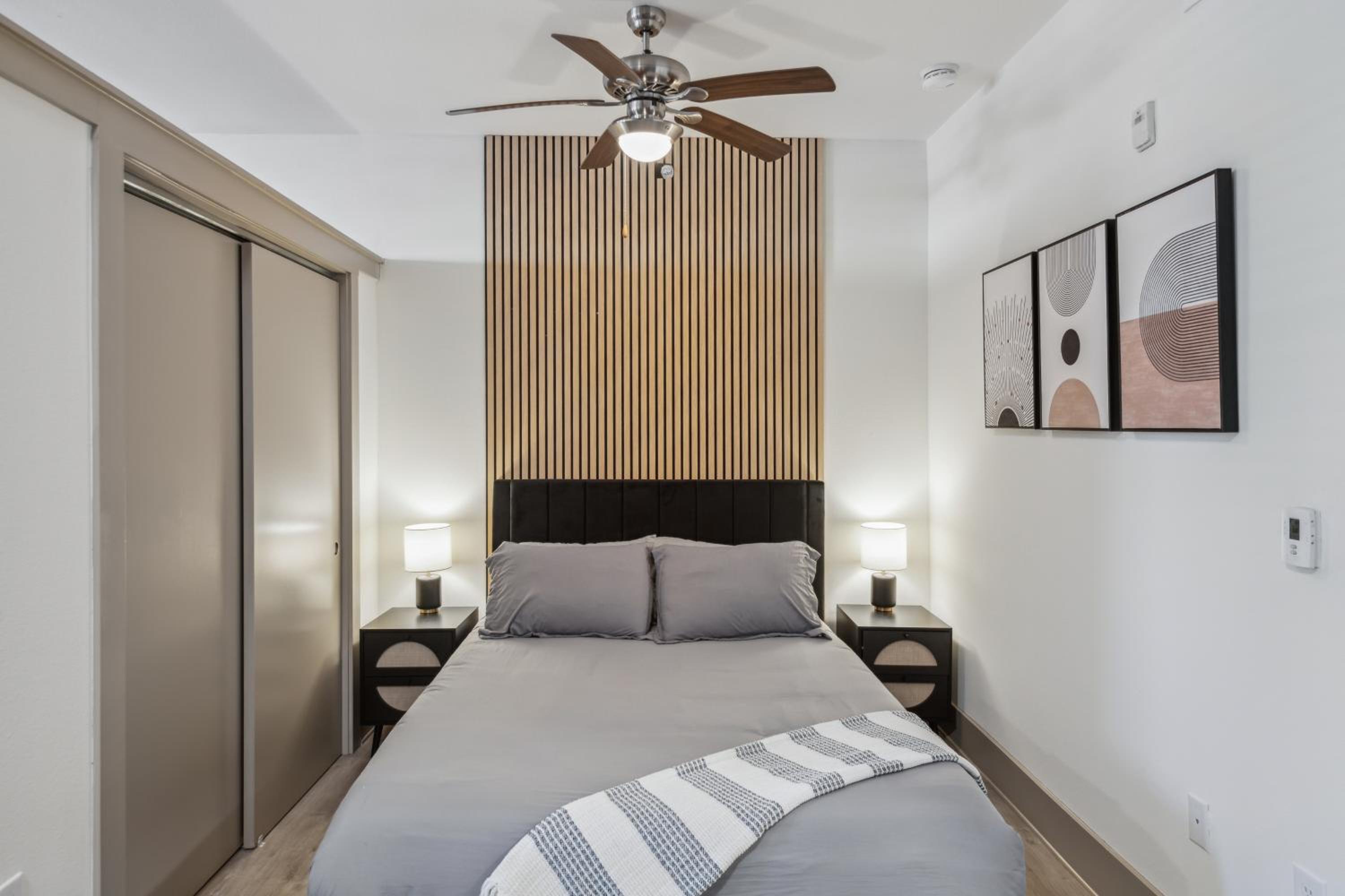 Amazing Uptown Apartment Free Parking Pet Friendly - Property Image 5