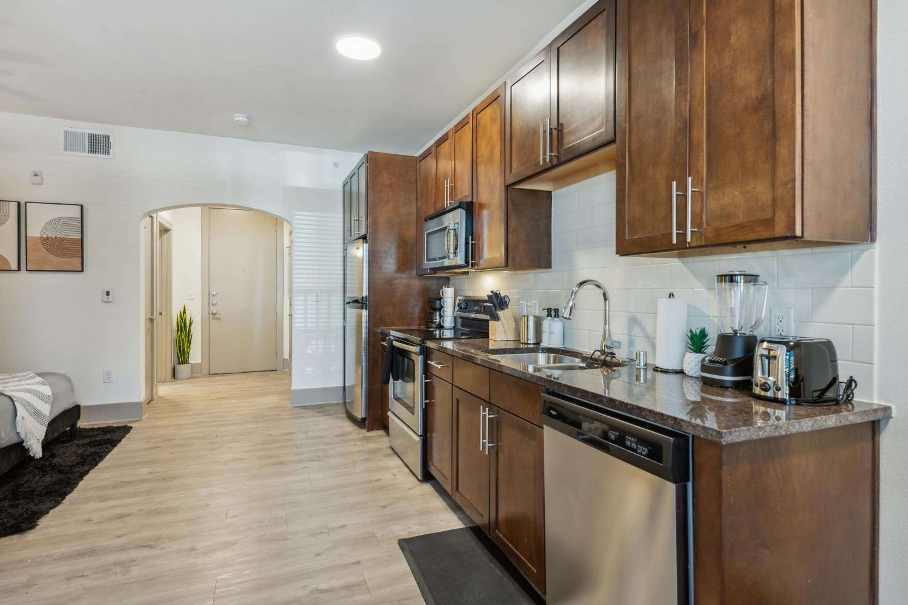 Miscellaneous Market Vacations - Amazing Uptown Apartment Free Parking Pet Friendly - Property Image 2