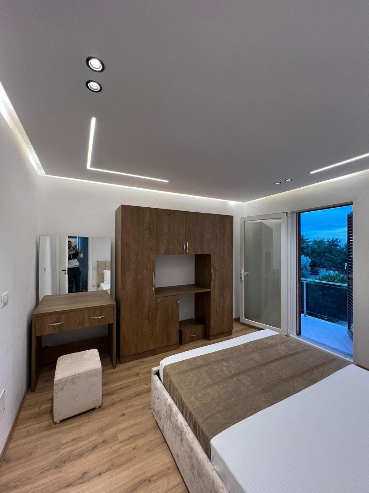 Villa S M