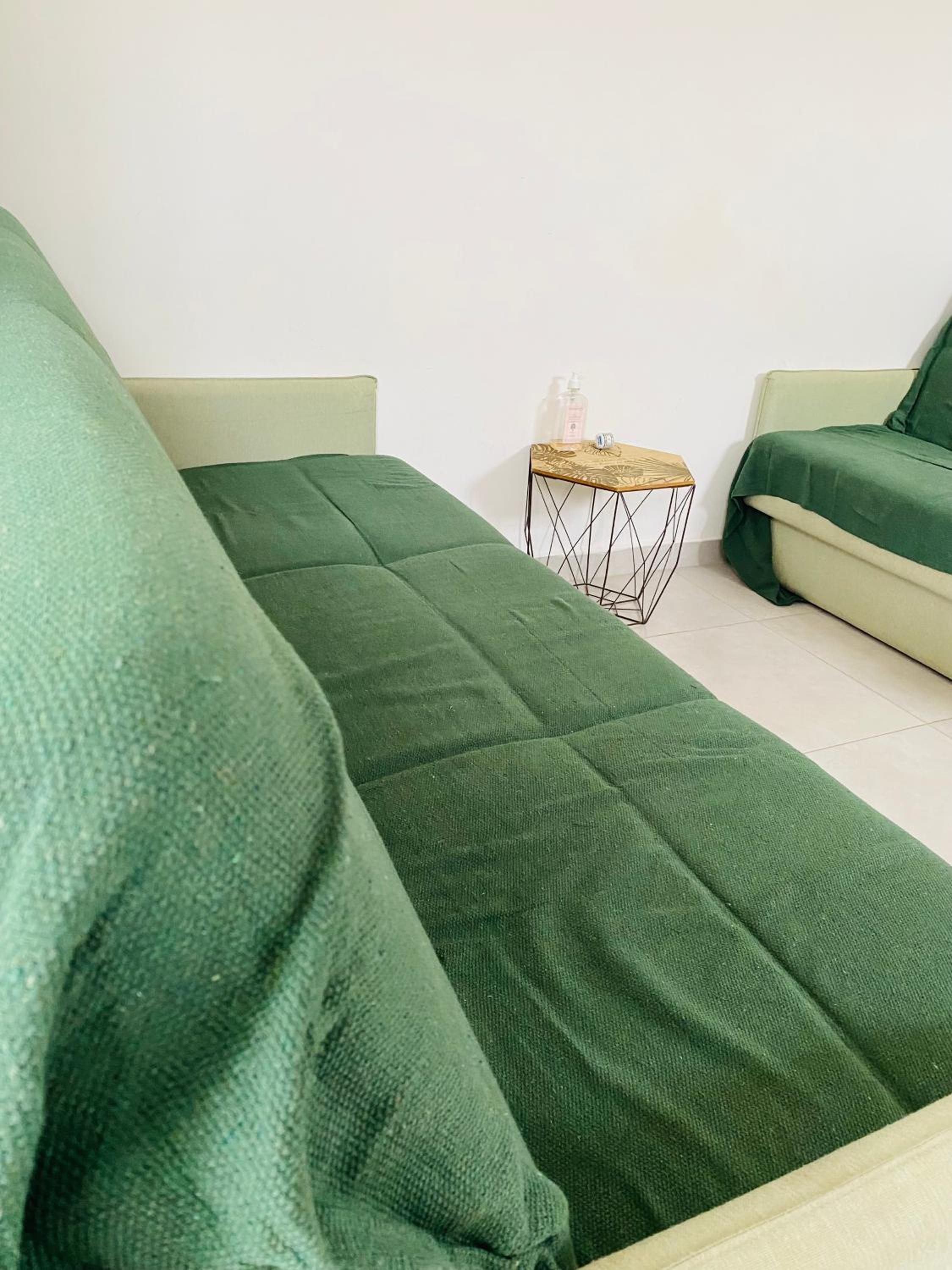 Apartamento a 250 metros da Praia do Sapê e Maranduba - Piscina e Ar condicionado