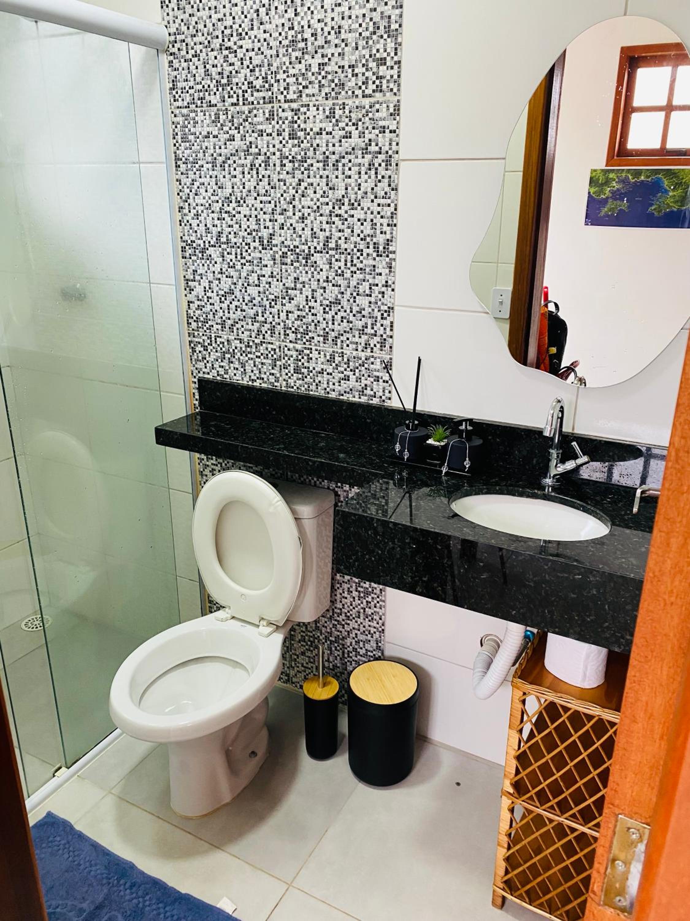 Apartamento a 250 metros da Praia do Sapê e Maranduba - Piscina e Ar condicionado