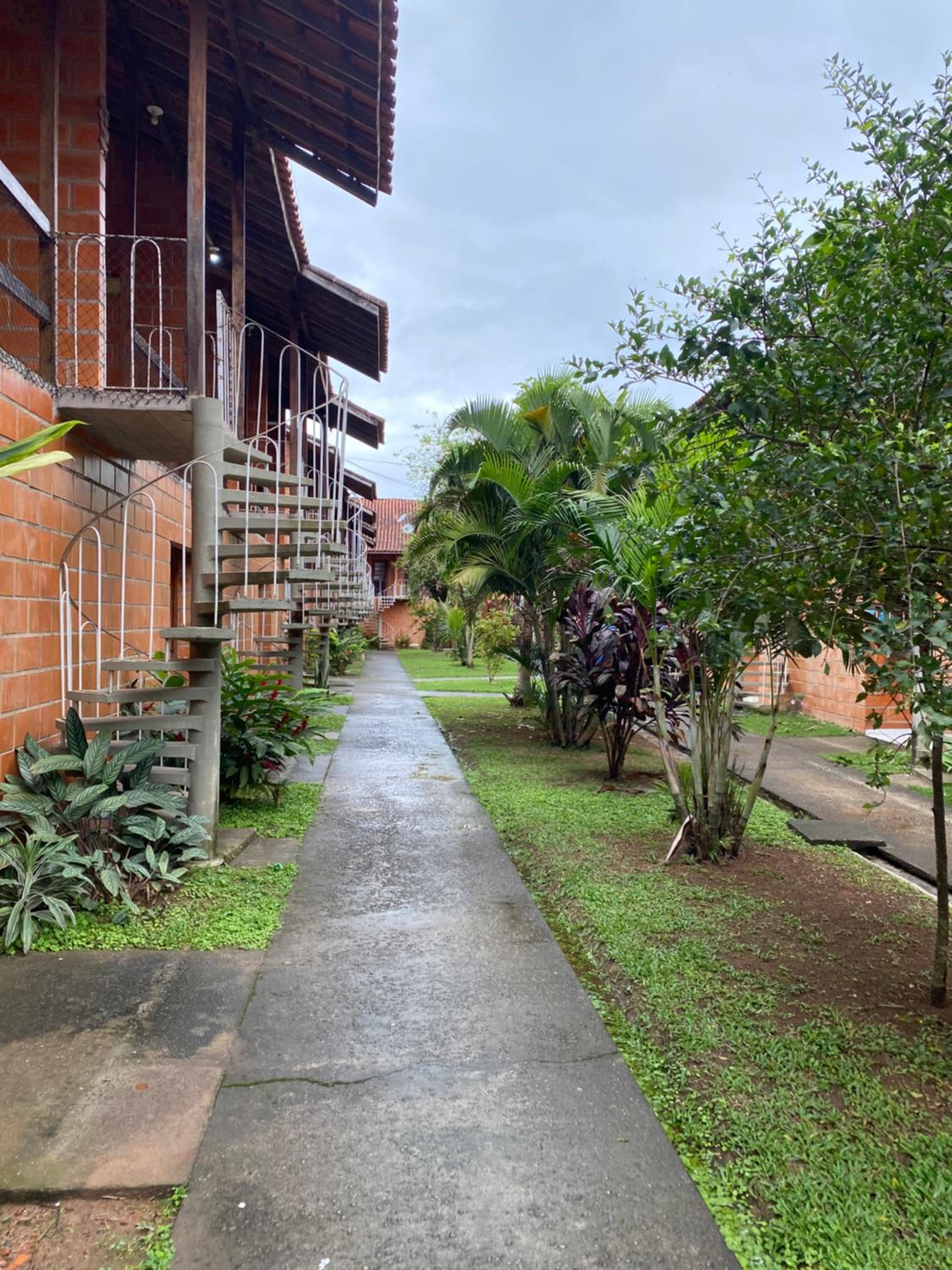 Apartamento a 250 metros da Praia do Sapê e Maranduba - Piscina e Ar condicionado