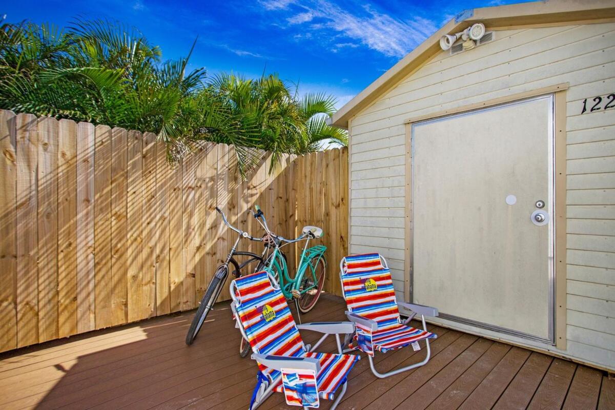 Ocean Bike Ride 2bed 2bath Sleeps 6 view 4
