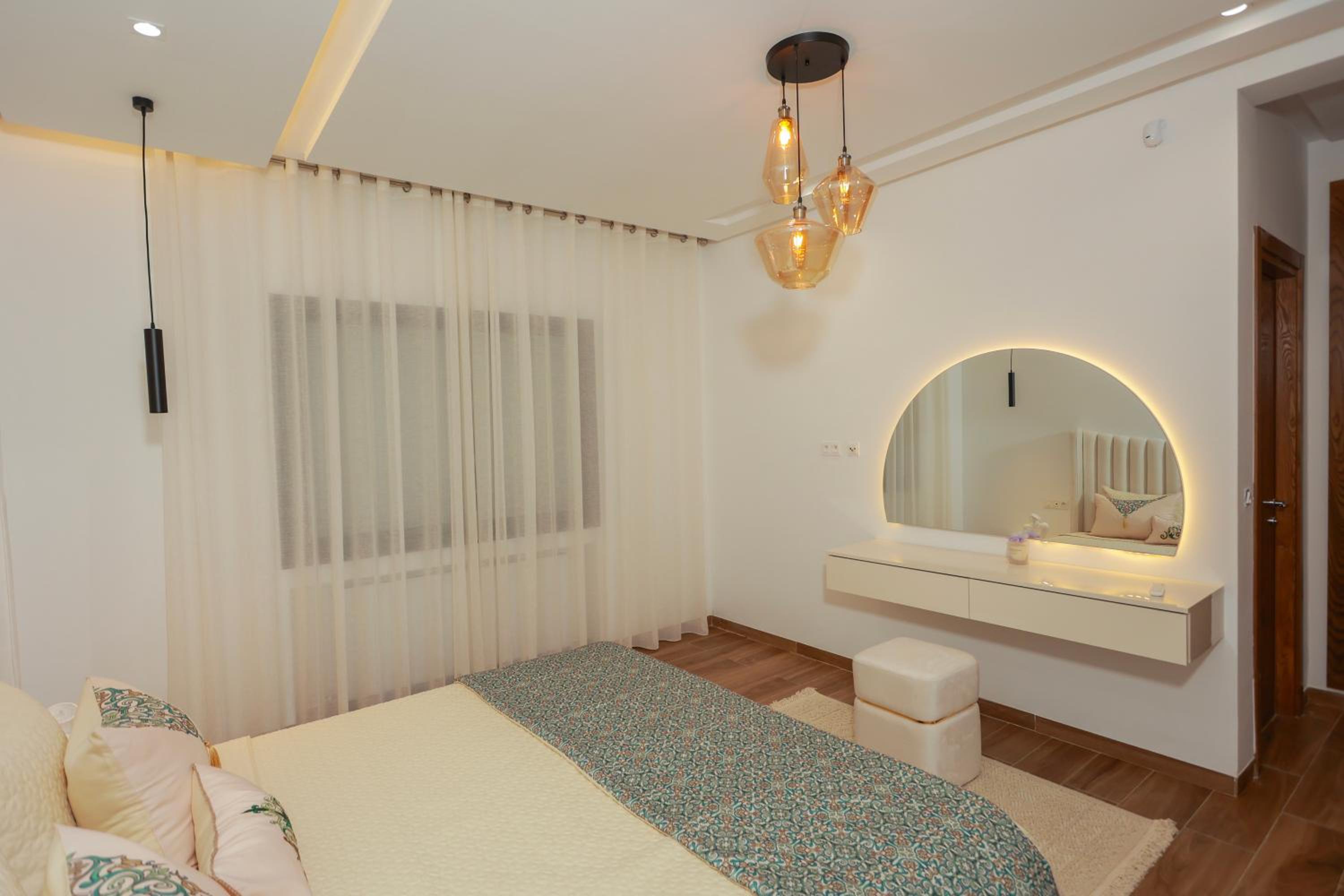 Bright and Cozy New 3 Bedrooms Apartment view 2