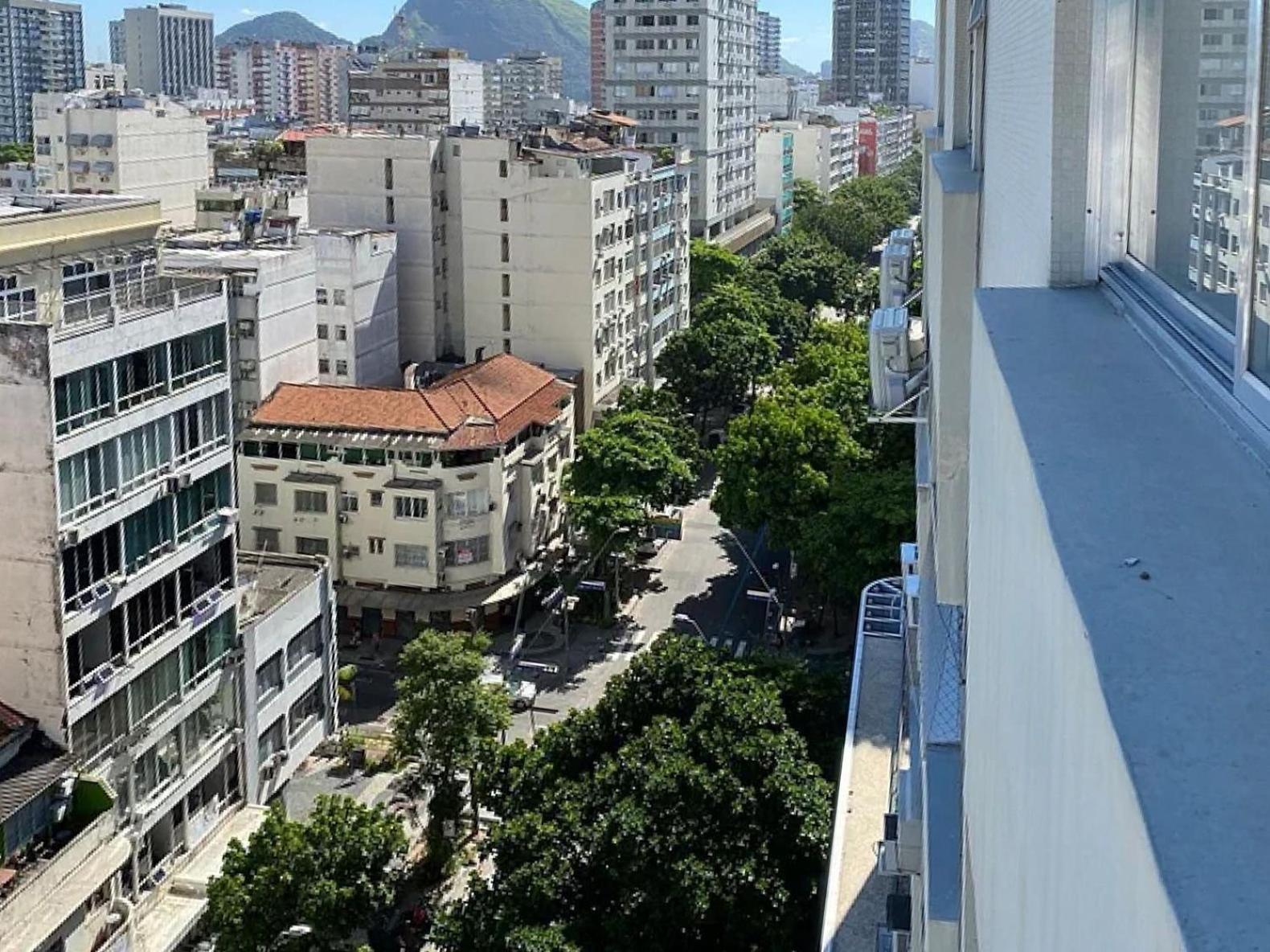Two Leblon suites two blocks from the beach view 2