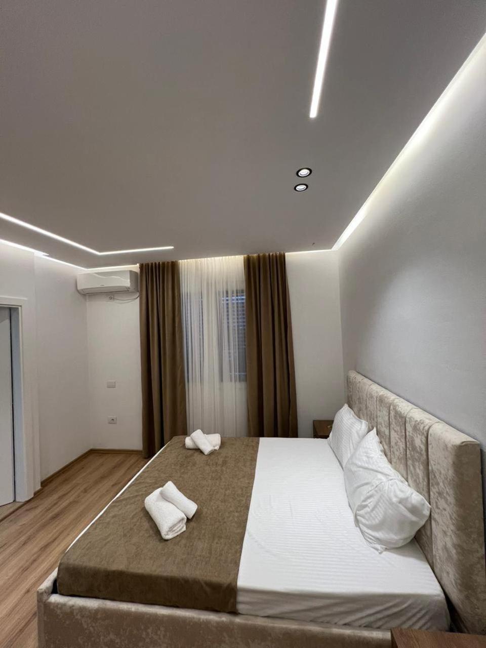 Villa S M