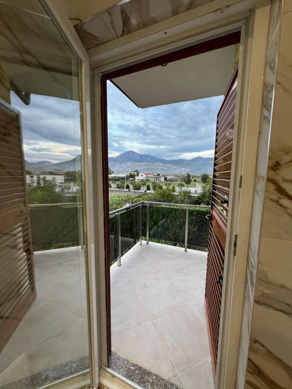 Villa S M