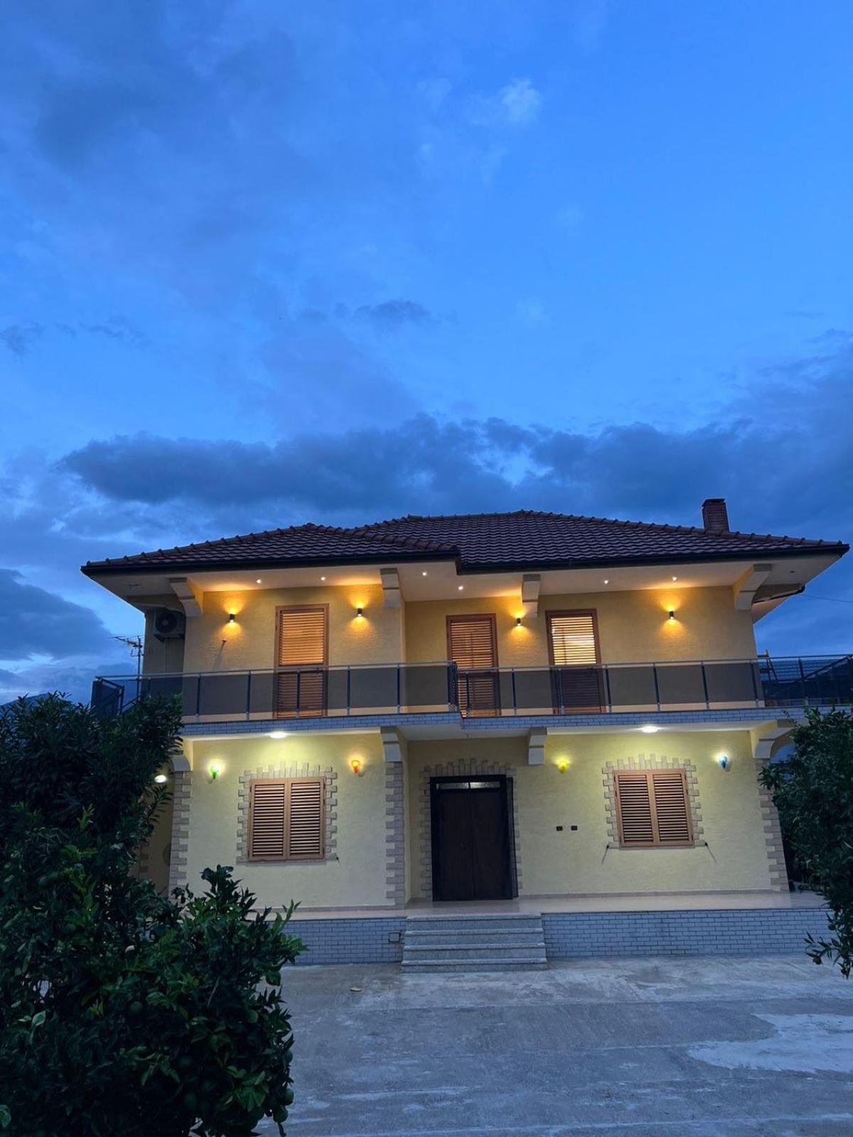 Villa S M