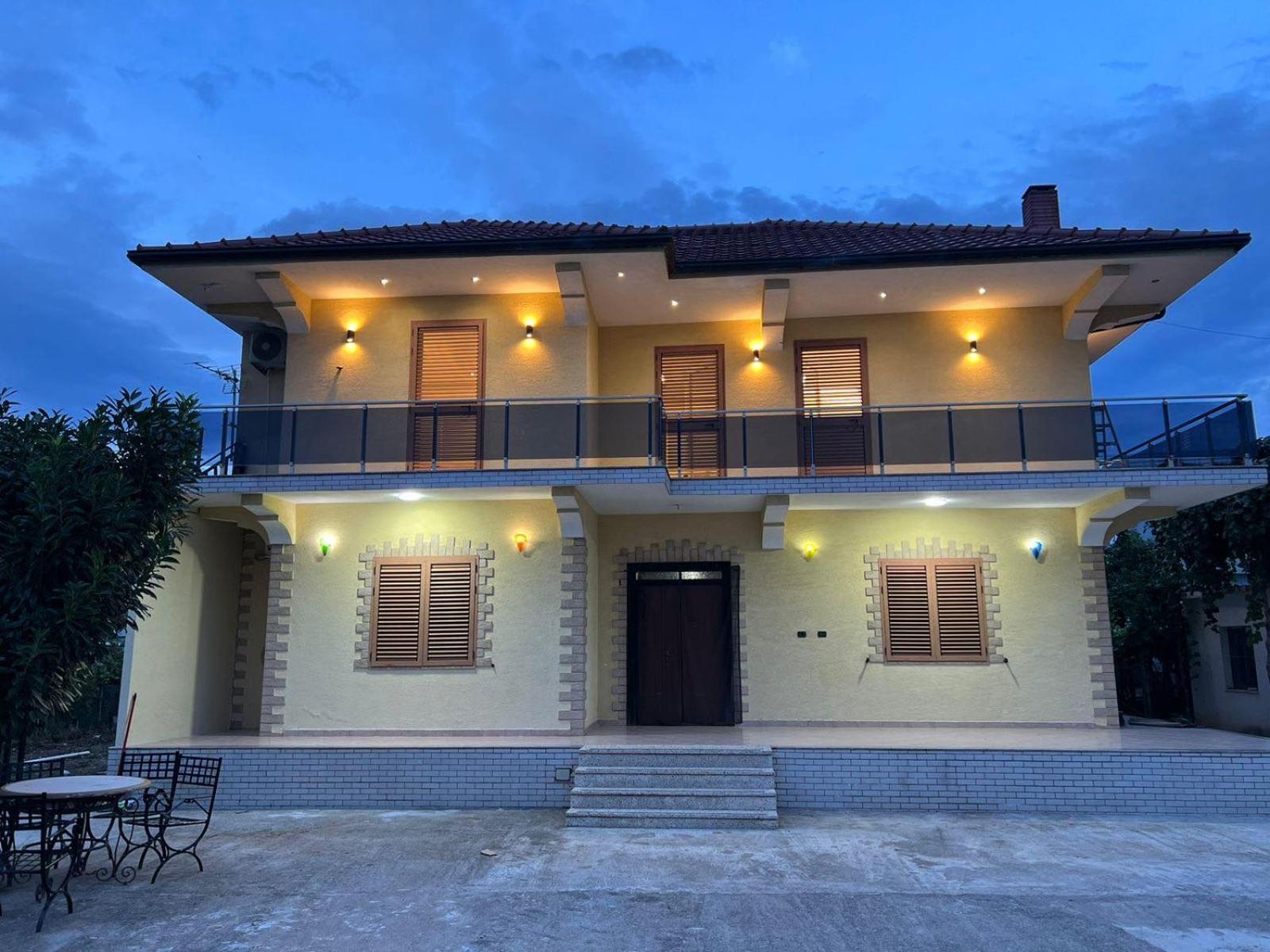 Villa S M