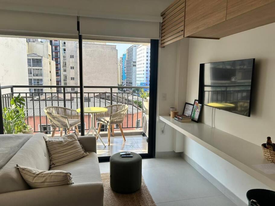 Studio completo e acolhedor para se sentir em casa