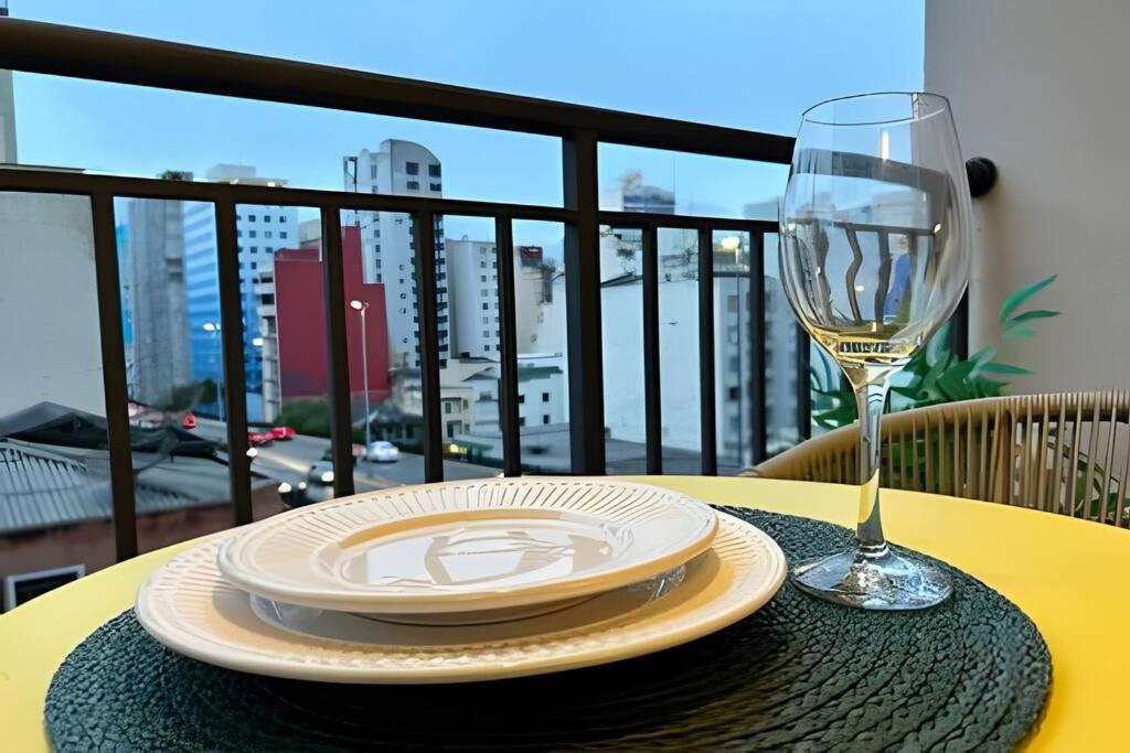 Studio completo e acolhedor para se sentir em casa