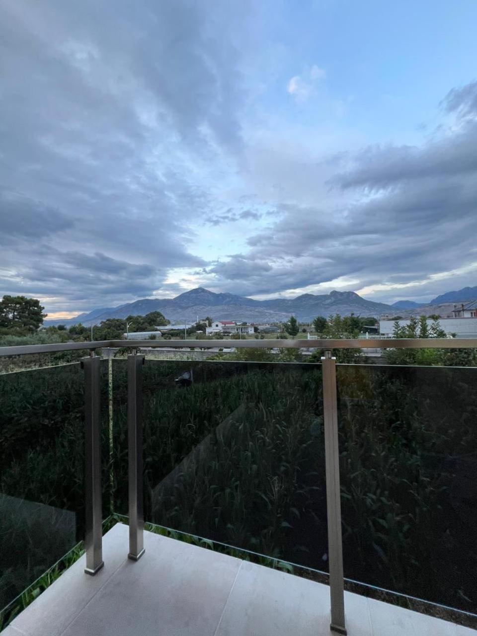 Villa S M