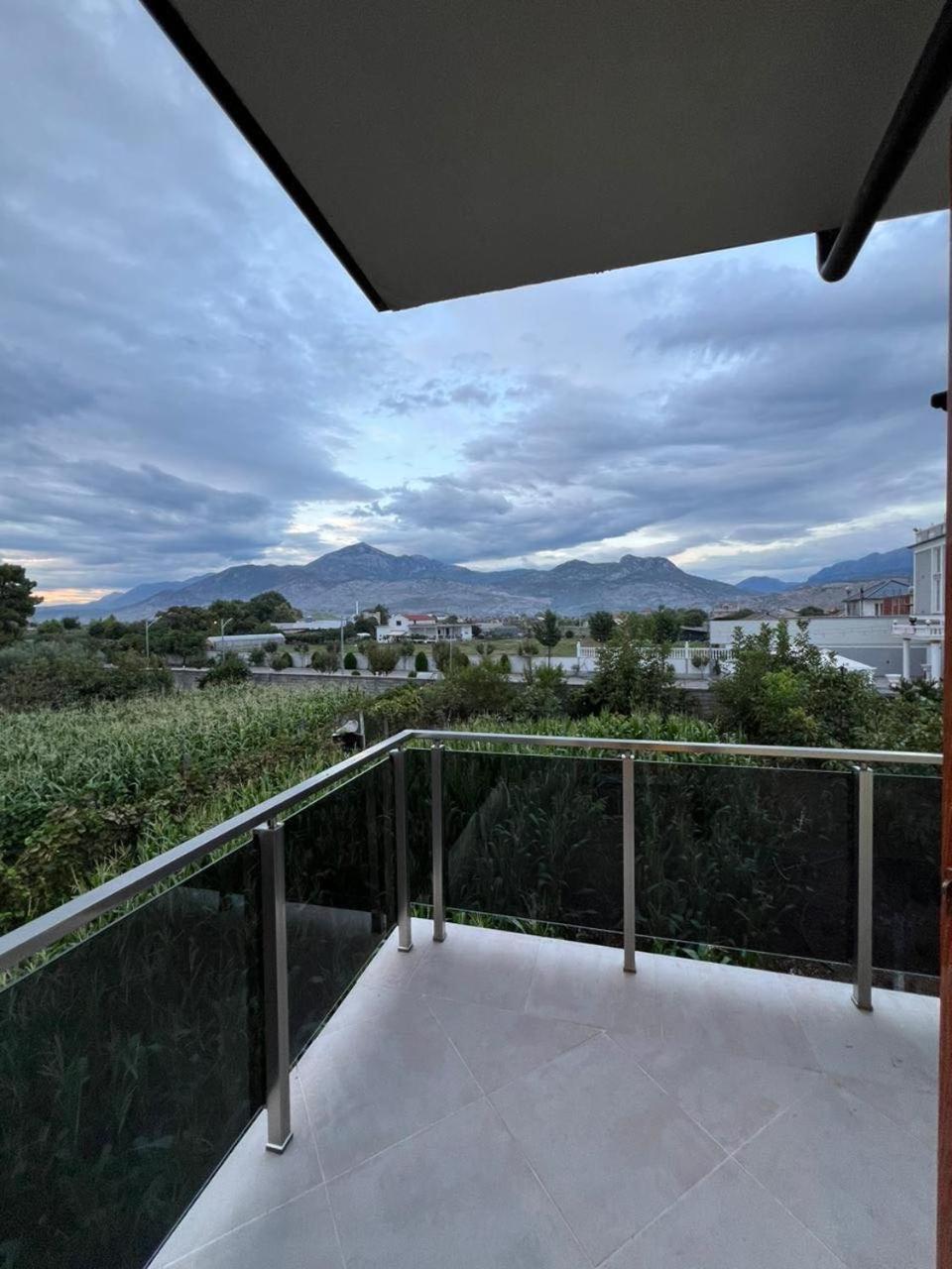 Villa S M