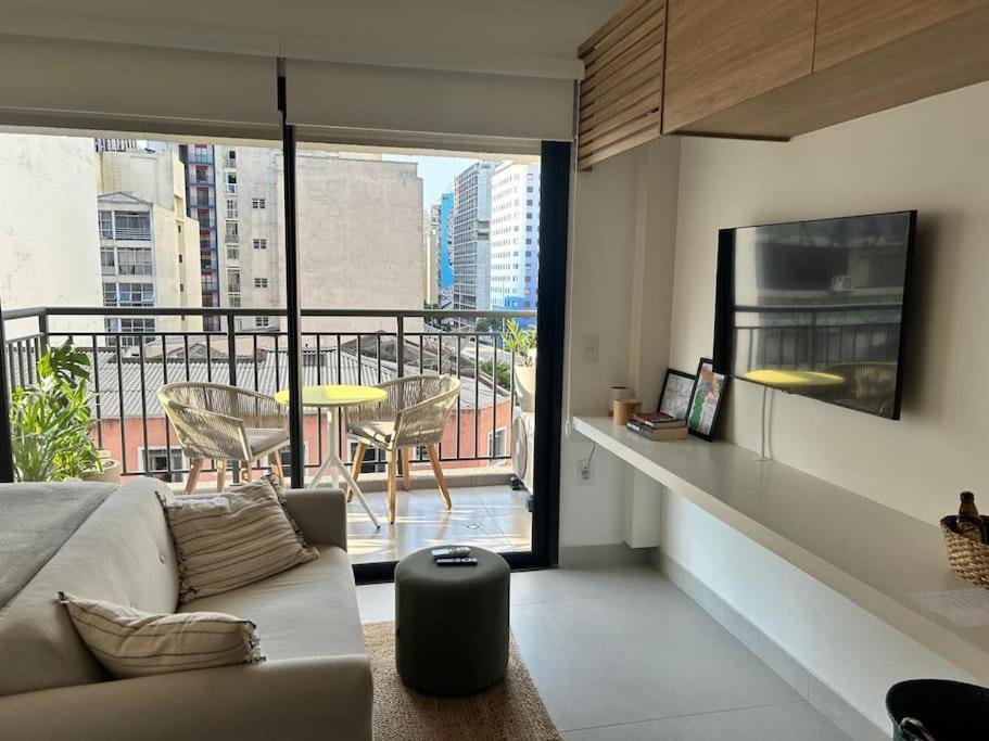 Studio completo e acolhedor para se sentir em casa