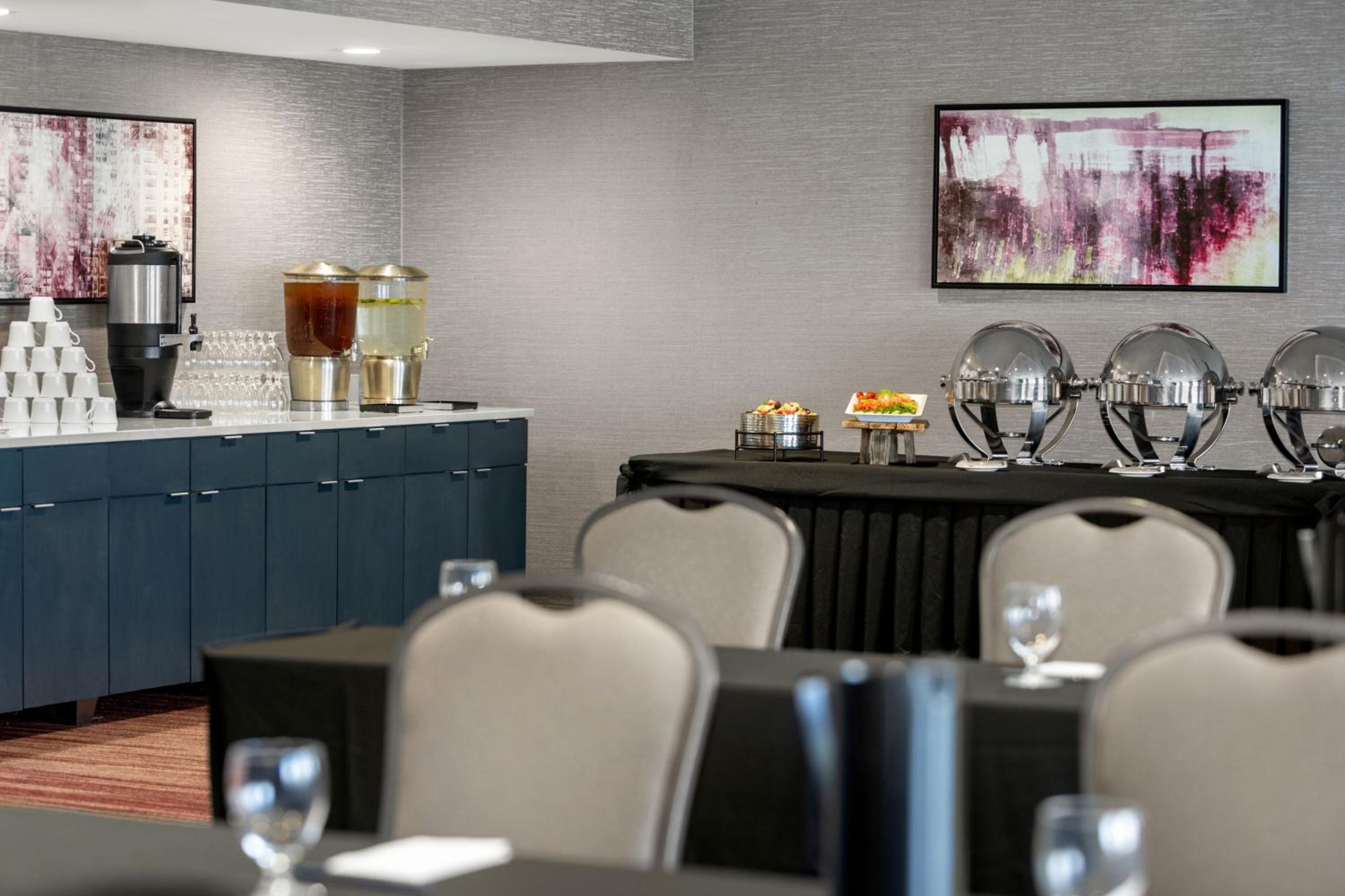 Courtyard by Marriott Omaha Bellevue at Beardmore Event Center - Property Image 10