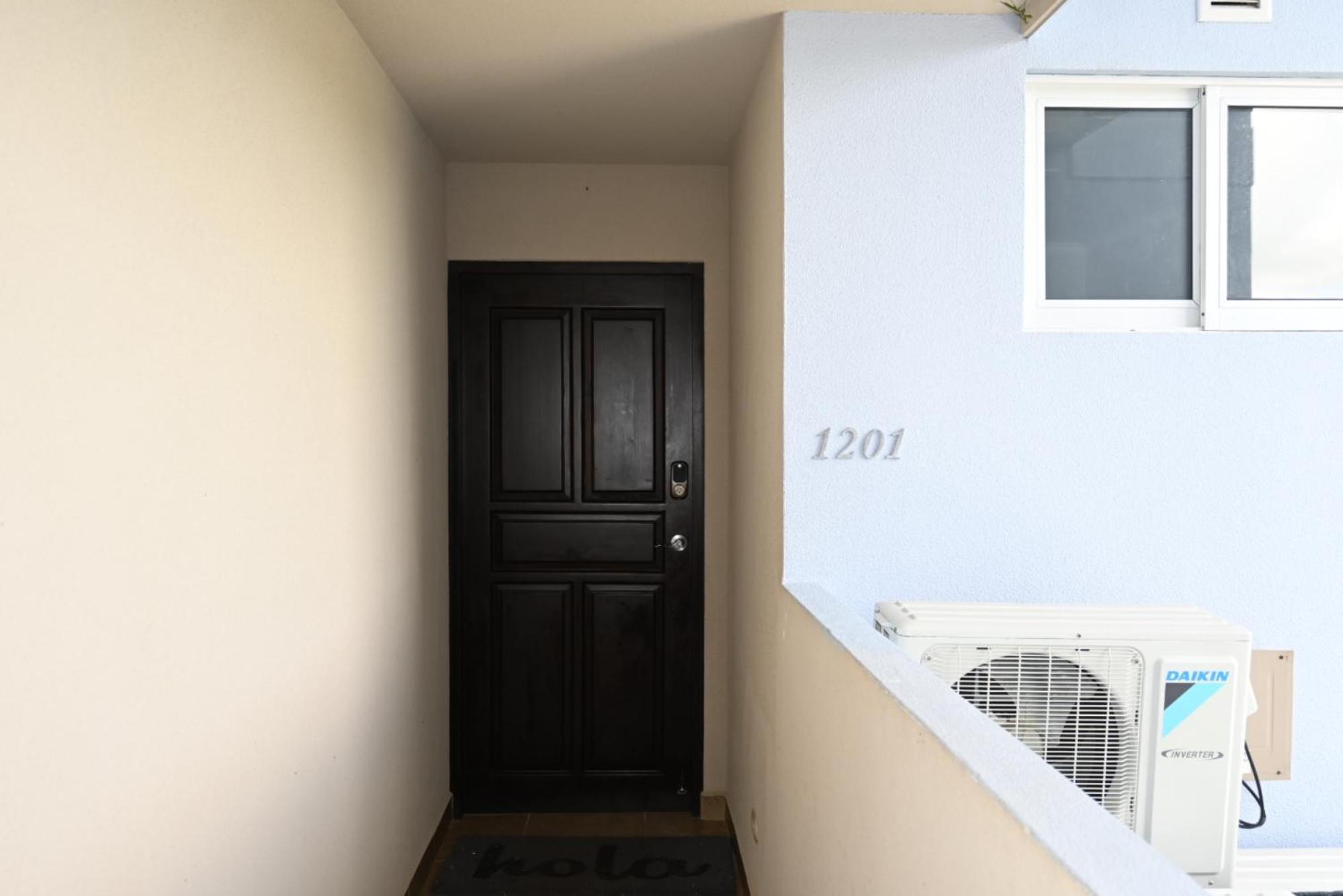Jacó beachfront condo with beautiful sunsets