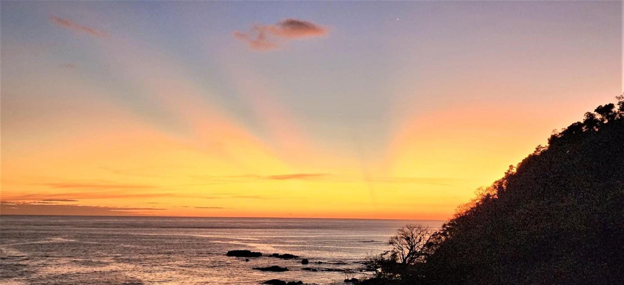 Jacó beachfront condo with beautiful sunsets