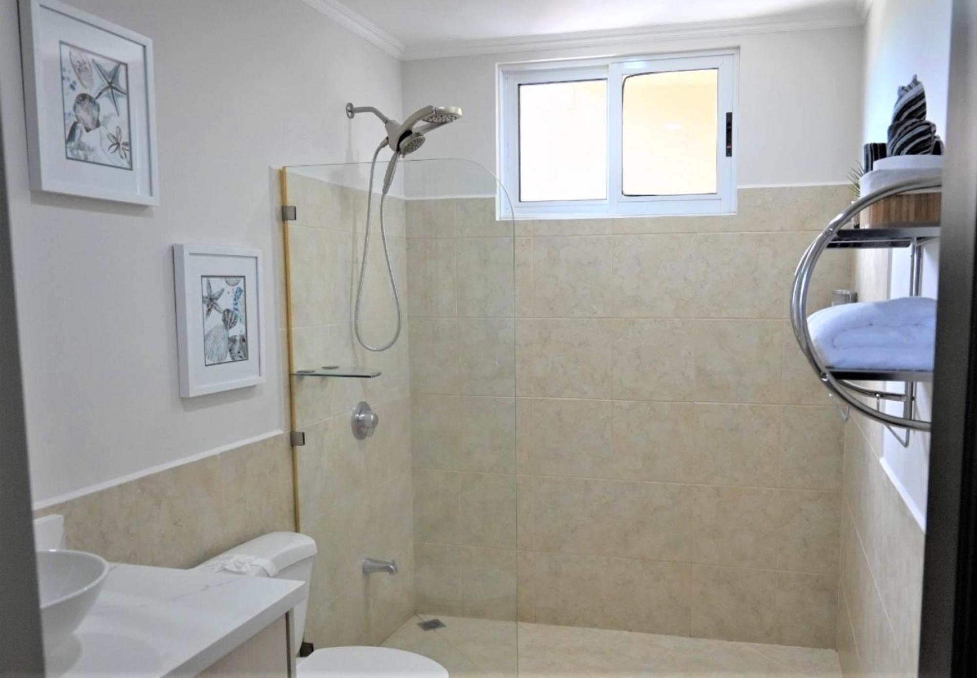 Jacó beachfront condo with beautiful sunsets