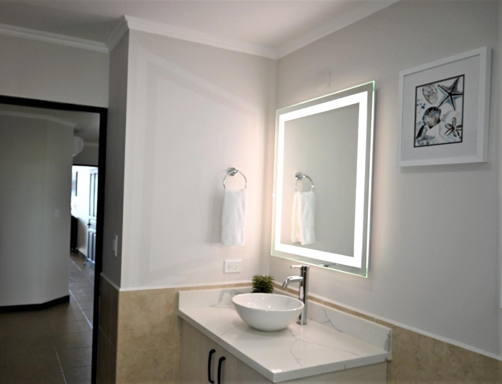 Jacó beachfront condo with beautiful sunsets