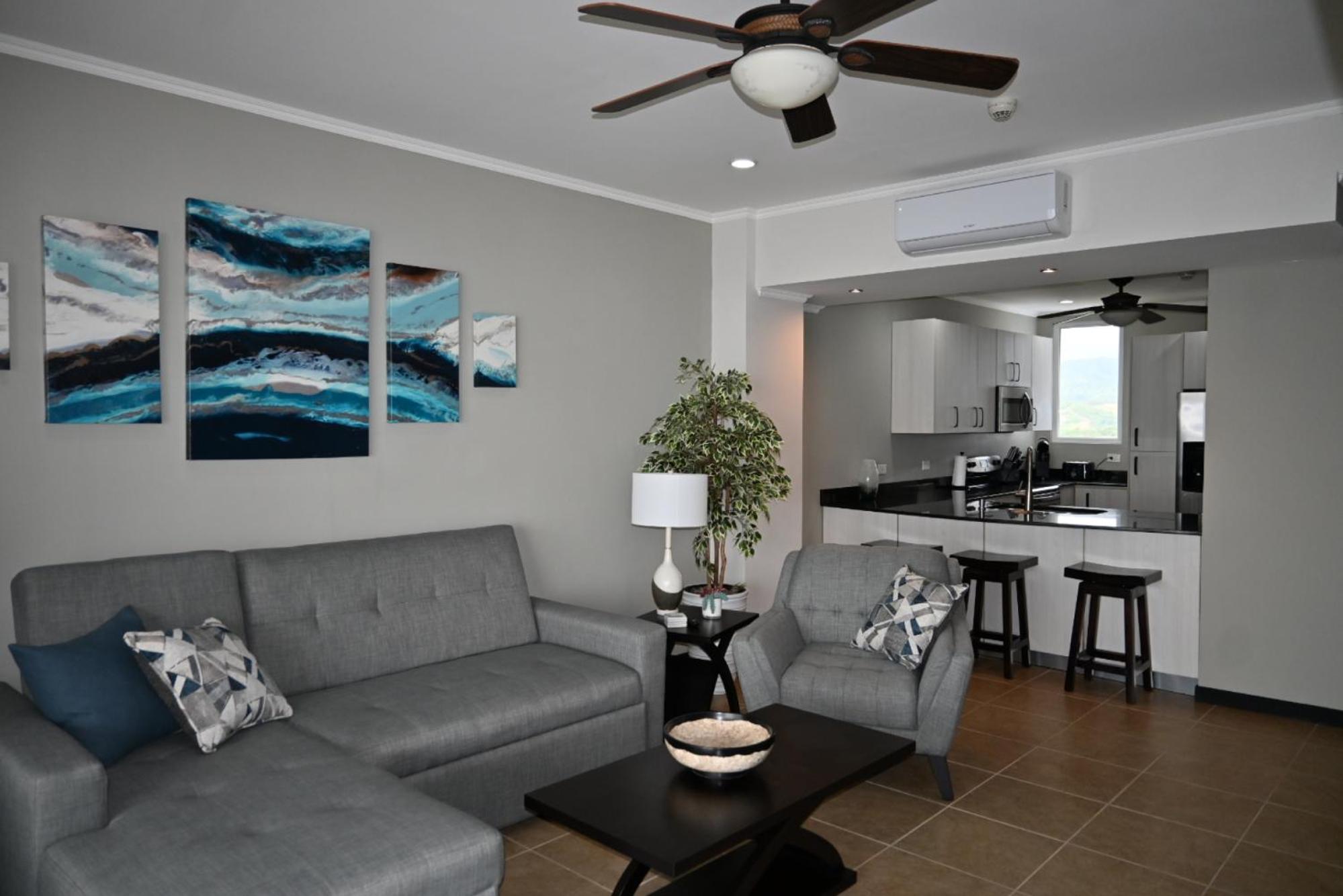 Jacó beachfront condo with beautiful sunsets