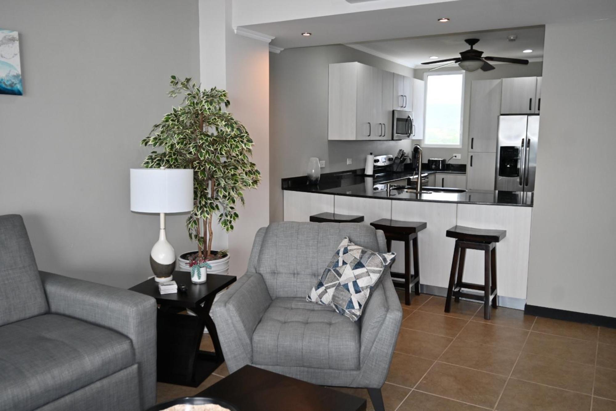 Jacó beachfront condo with beautiful sunsets