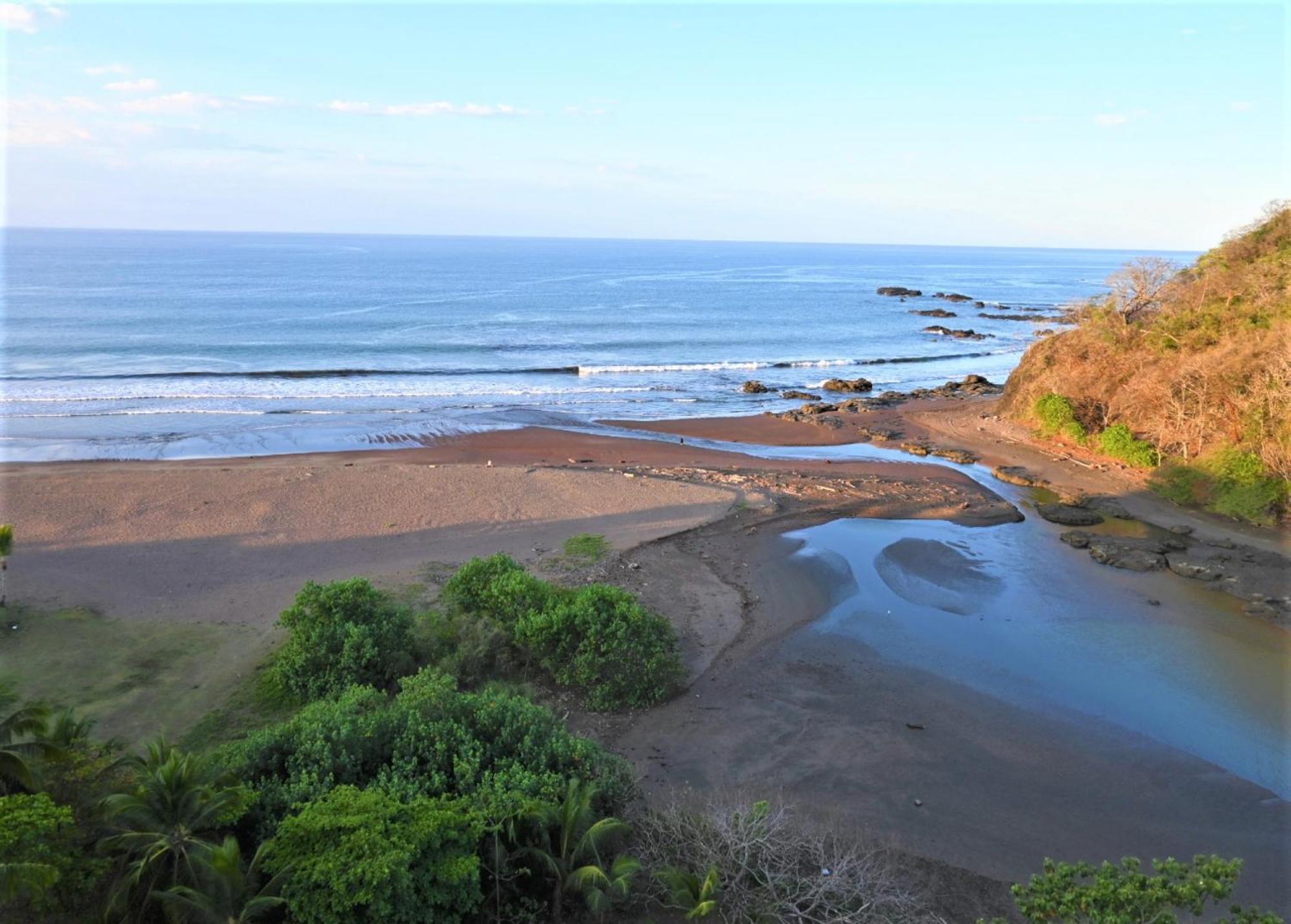 Jacó beachfront condo with beautiful sunsets