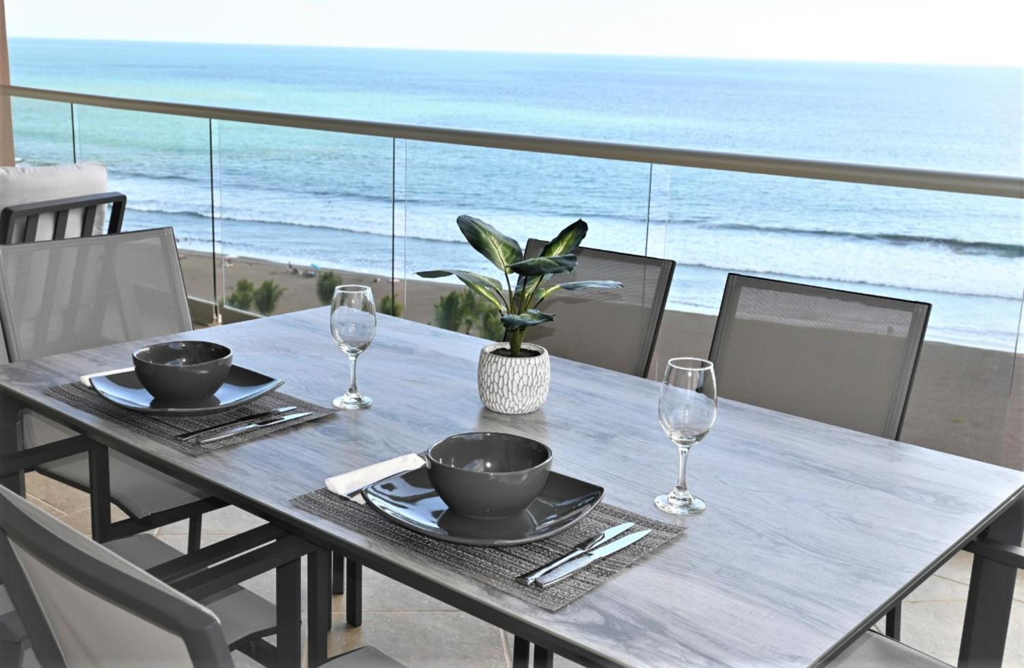 Jacó beachfront condo with beautiful sunsets