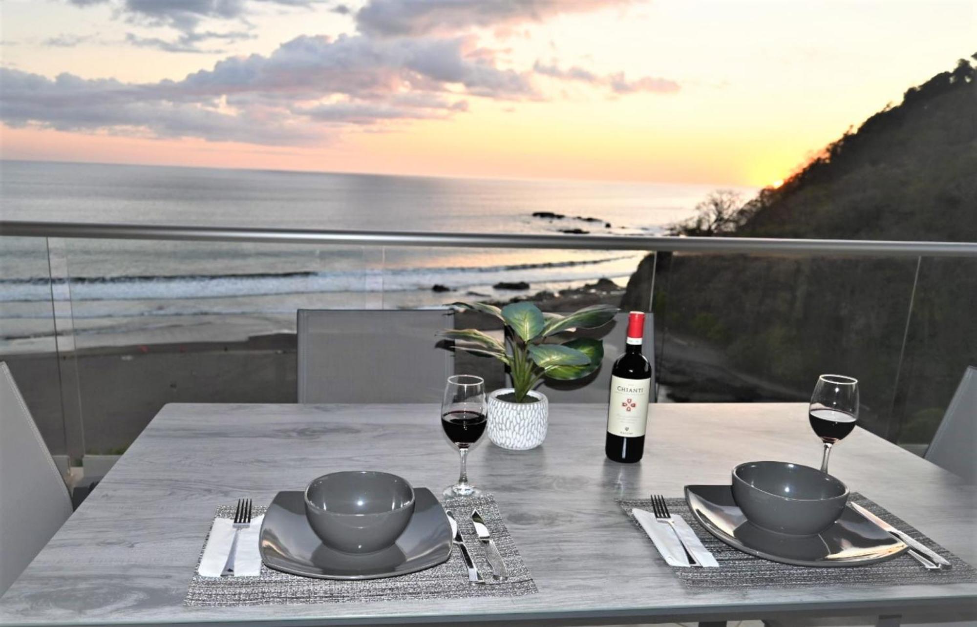 Jacó beachfront condo with beautiful sunsets
