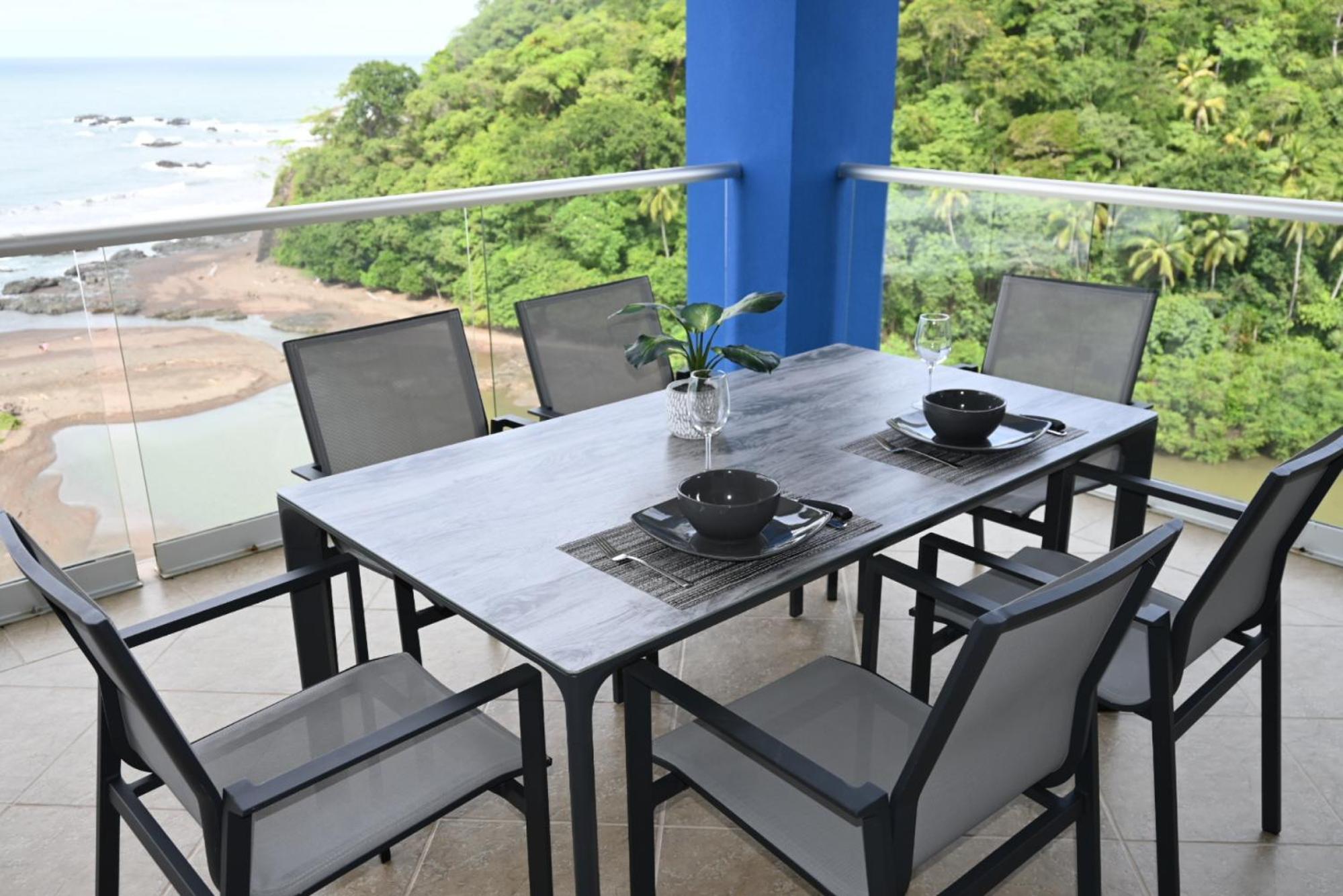 Jacó beachfront condo with beautiful sunsets
