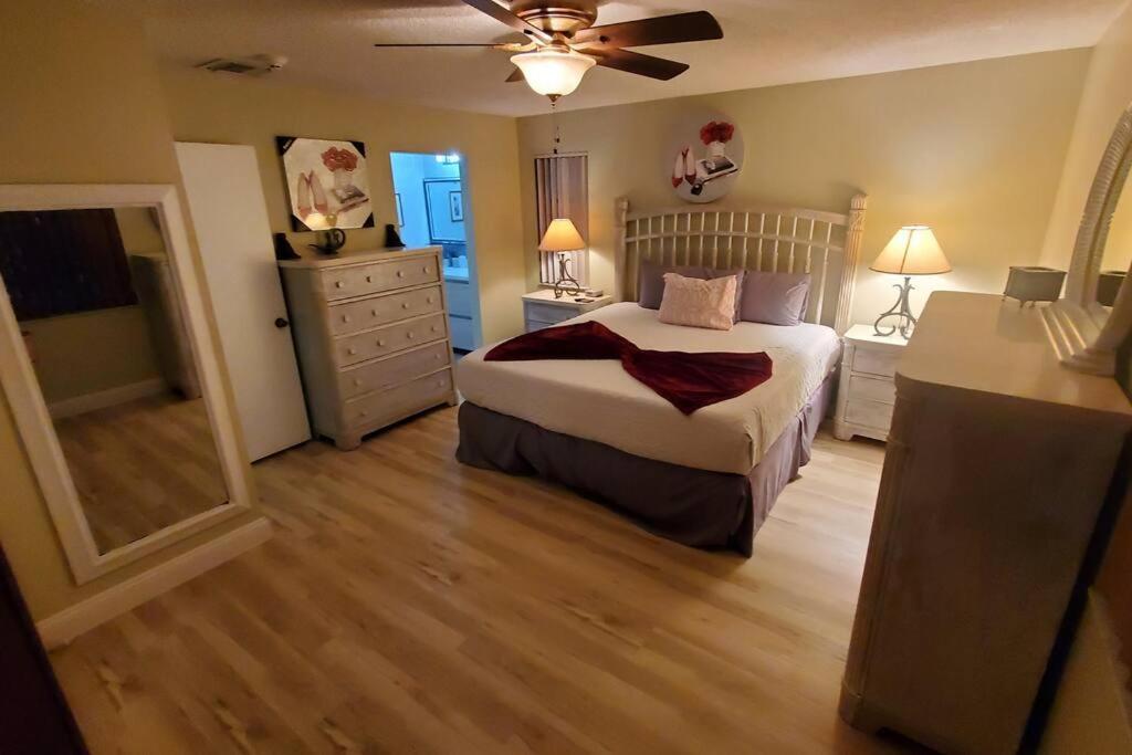 Beach Lake Paradise - Super Location! view 3