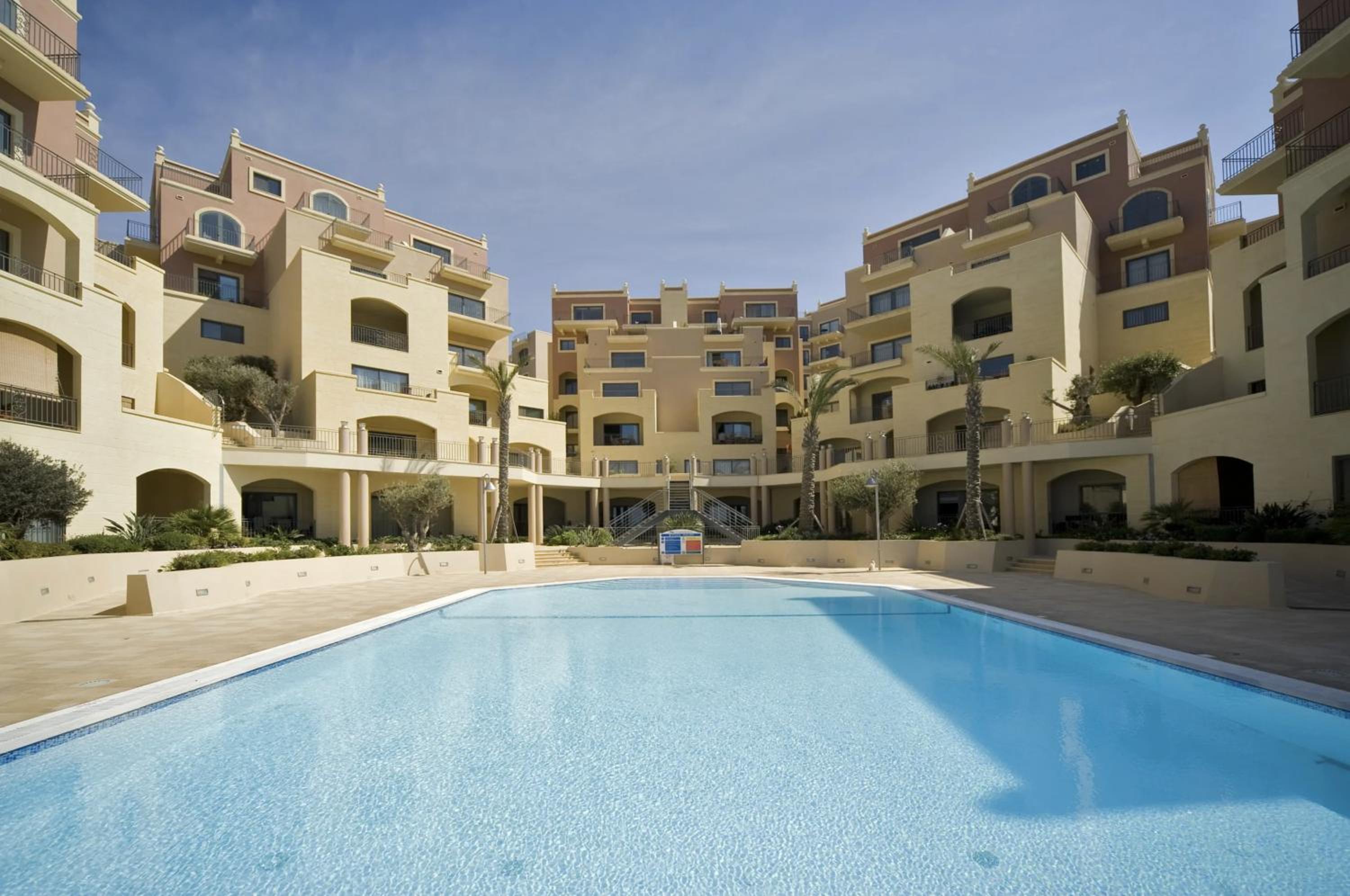 Luxury Seaview & Pool-Hosted by Sweetstay view 2