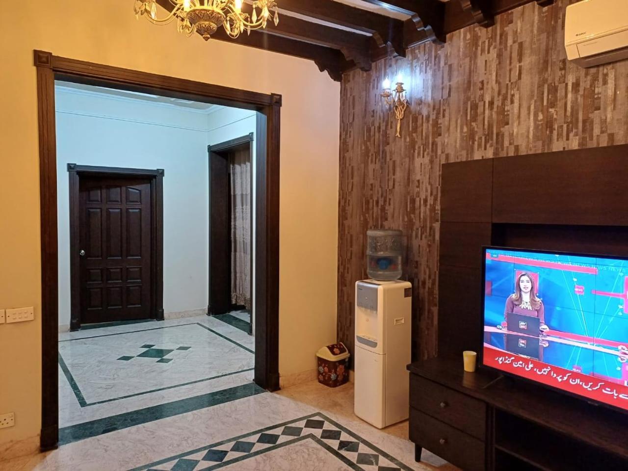 Elegant 3 Bed Rooms Villa With Modern Amenities view 5