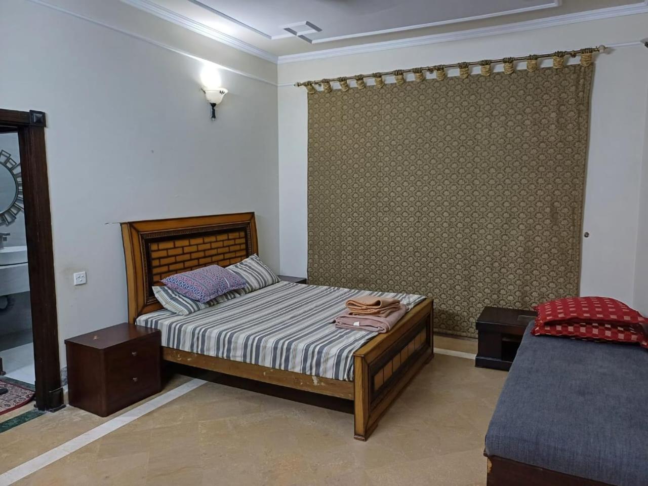 Elegant 3 Bed Rooms Villa With Modern Amenities view 2