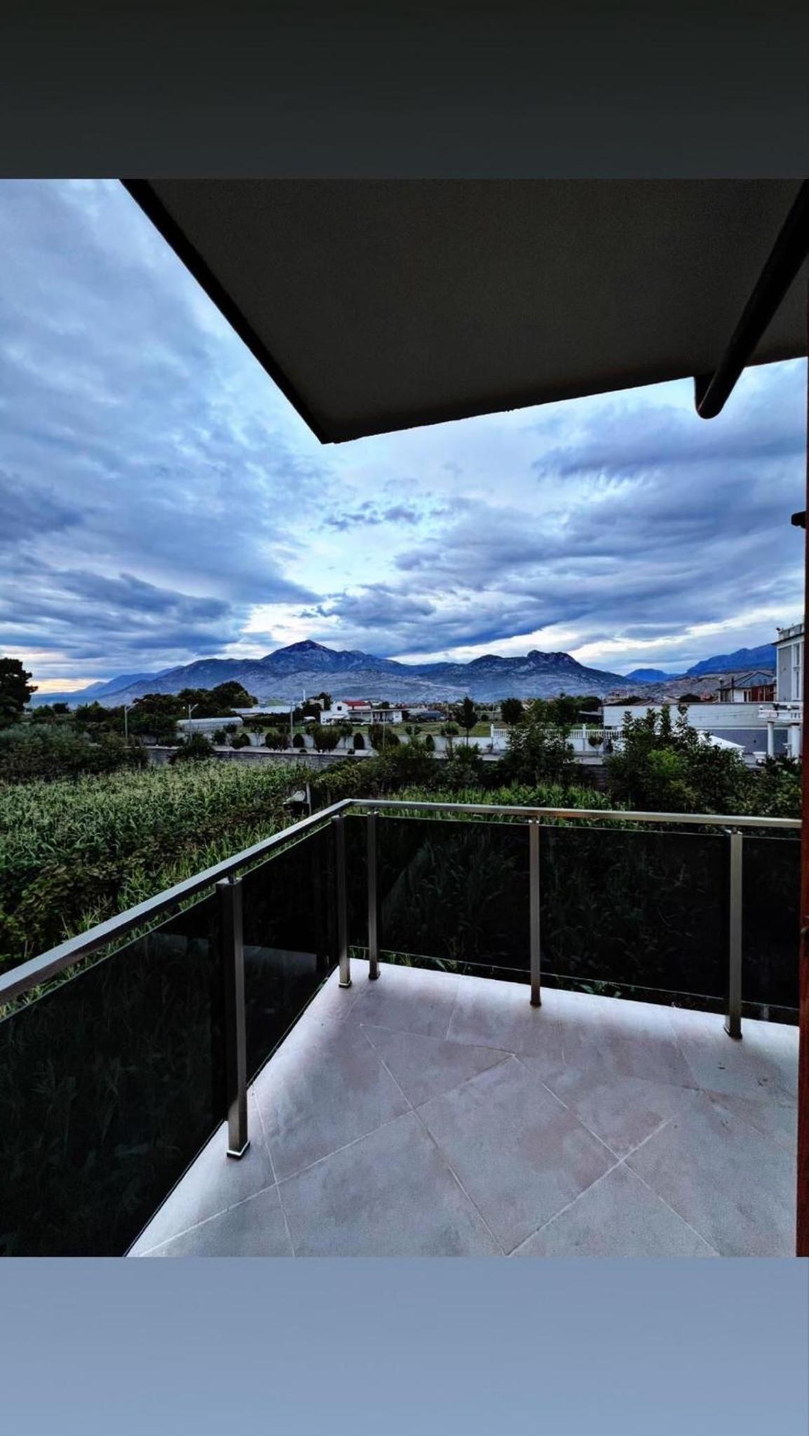 Villa S M