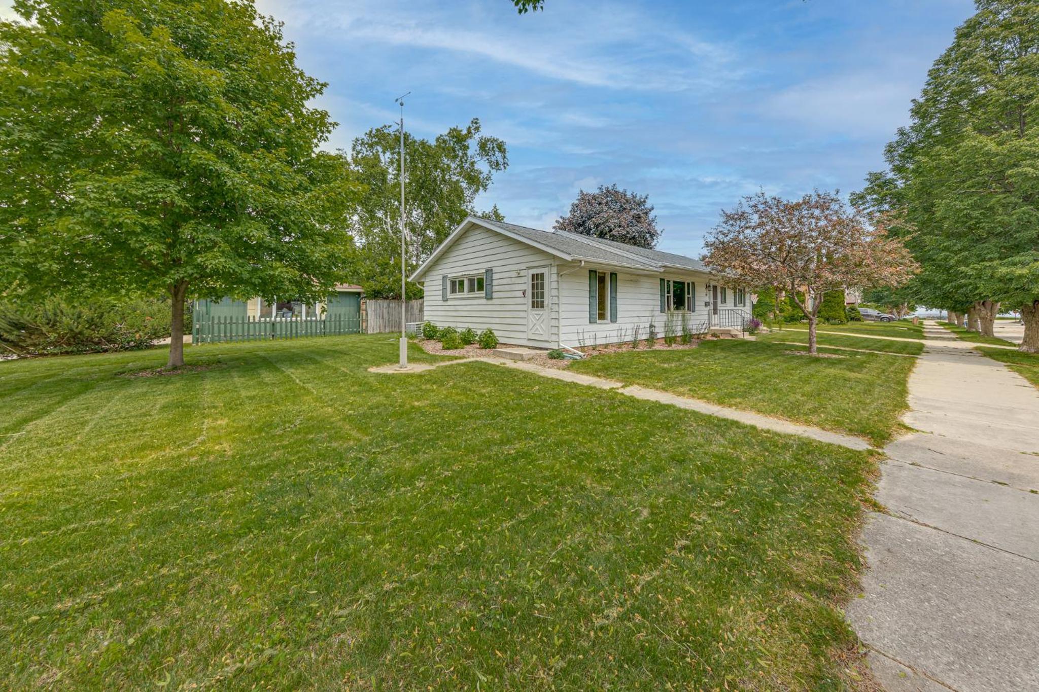 Beautiful 3BR Home Near Lake MI view 3
