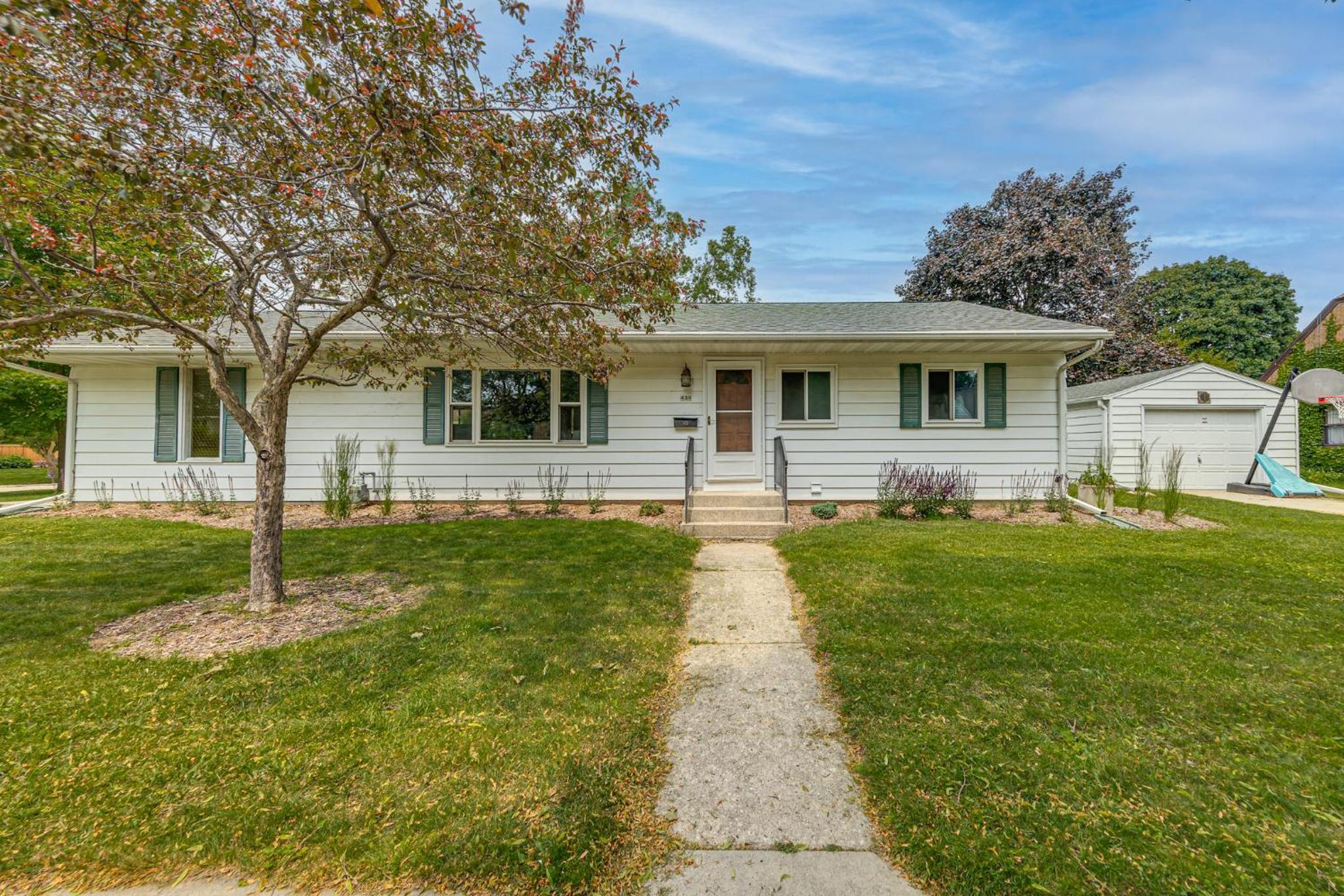 Beautiful 3BR Home Near Lake MI view 4