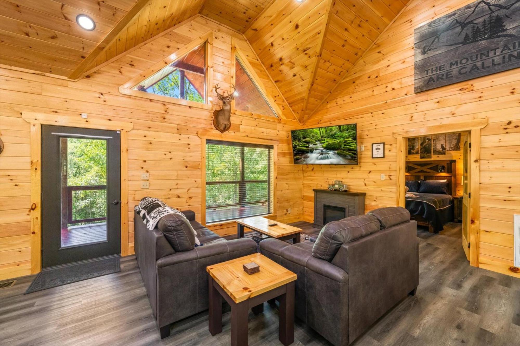 Rollin' in the Mountains By Colonial Properties view 4
